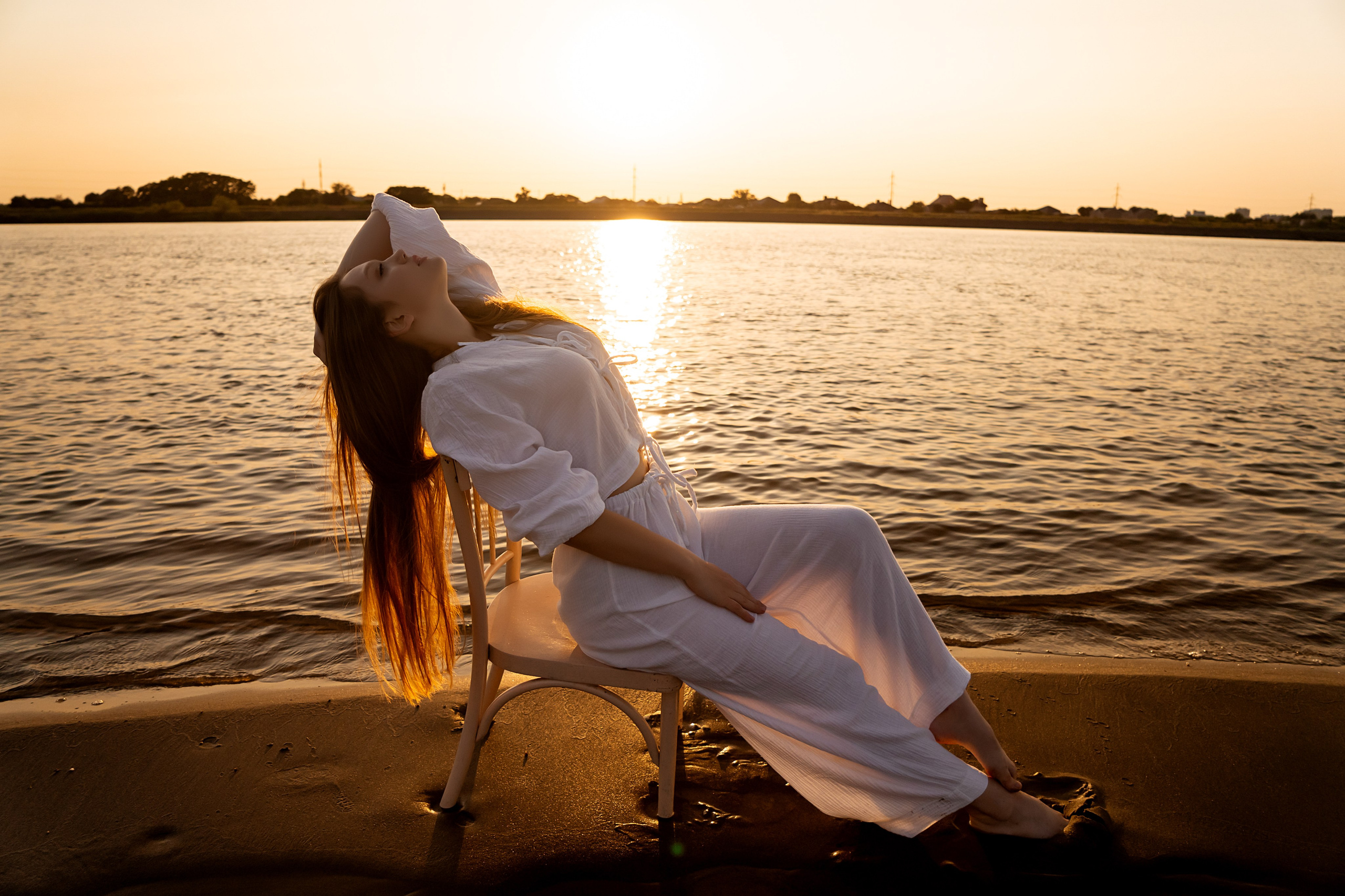 У воды. Https://malovafoto.ru