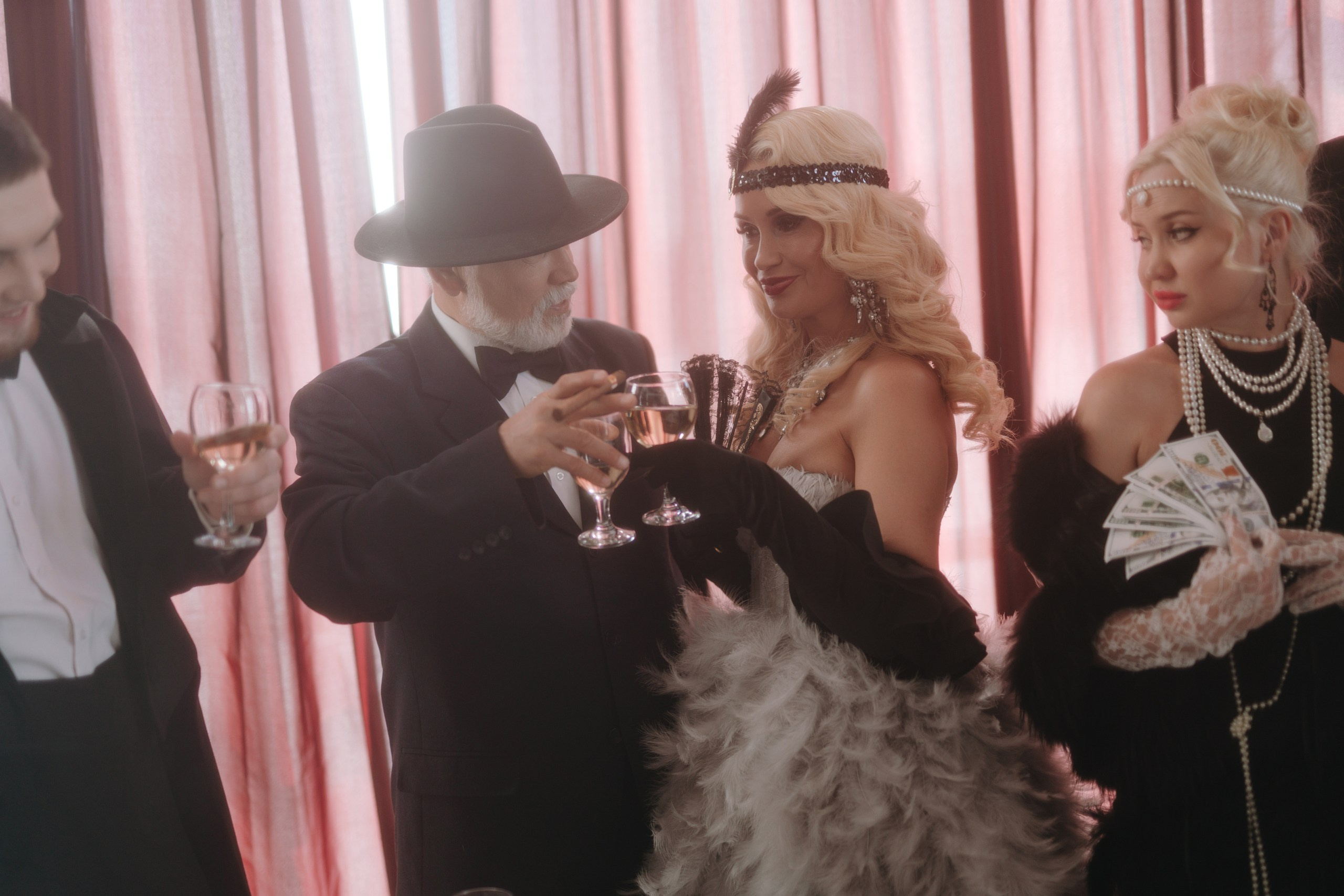 ЛИДЕРЫ РОССИ ЖУРНА УФА, ФОТОСЕССИЯ В СТИЛЕ ГЕТСБИ