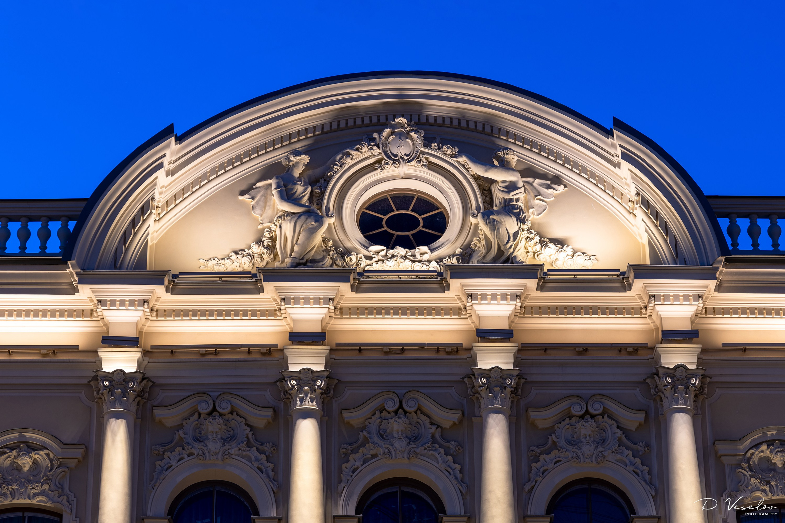 Восстановленный фасад здания. Центральный ризалит 