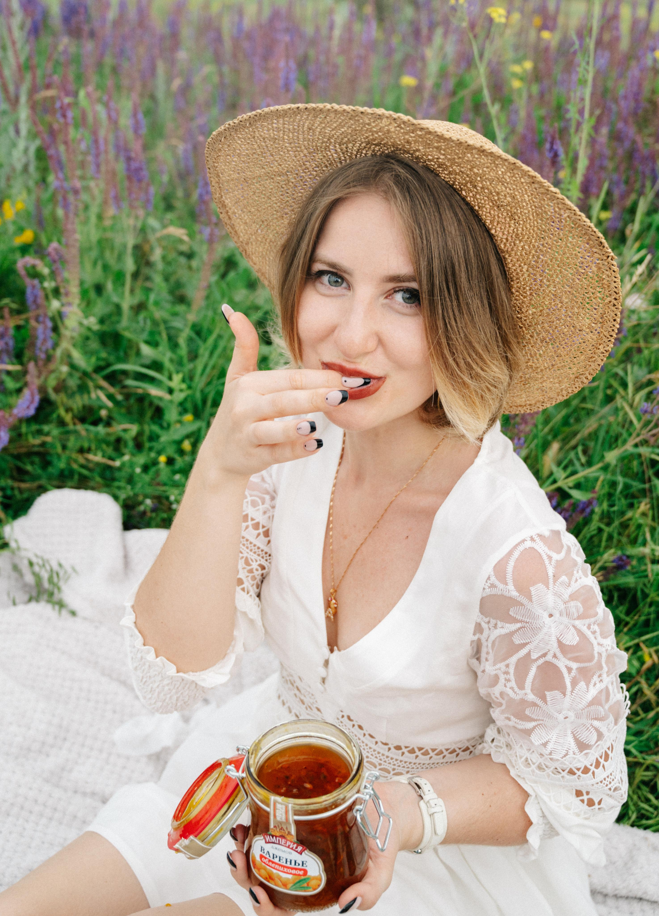 Фотосессия в цветущем поле. Главная