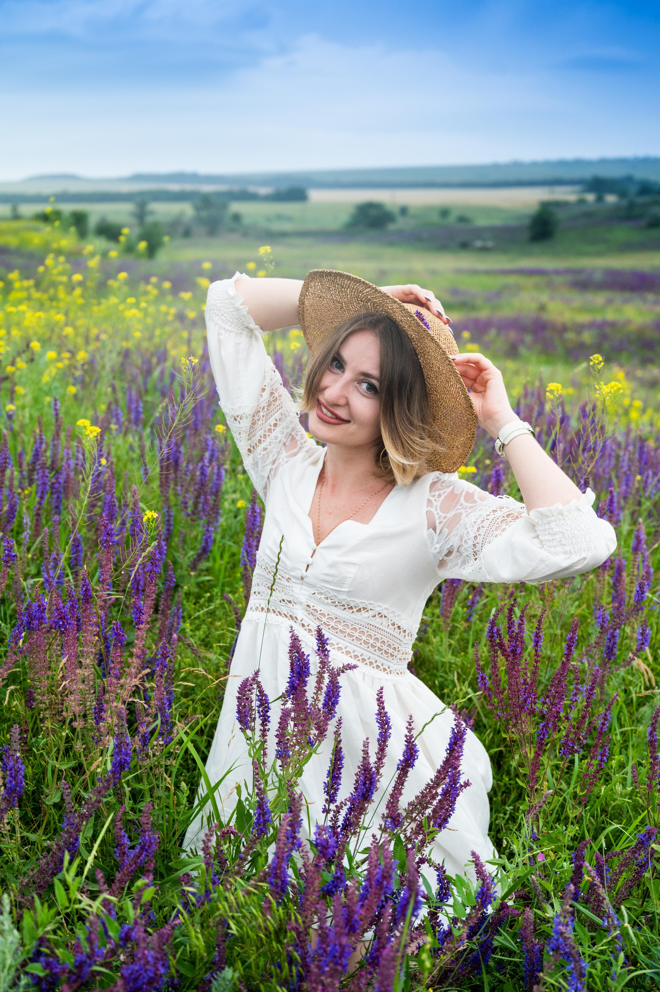 Фотосессия в цветущем поле. Главная
