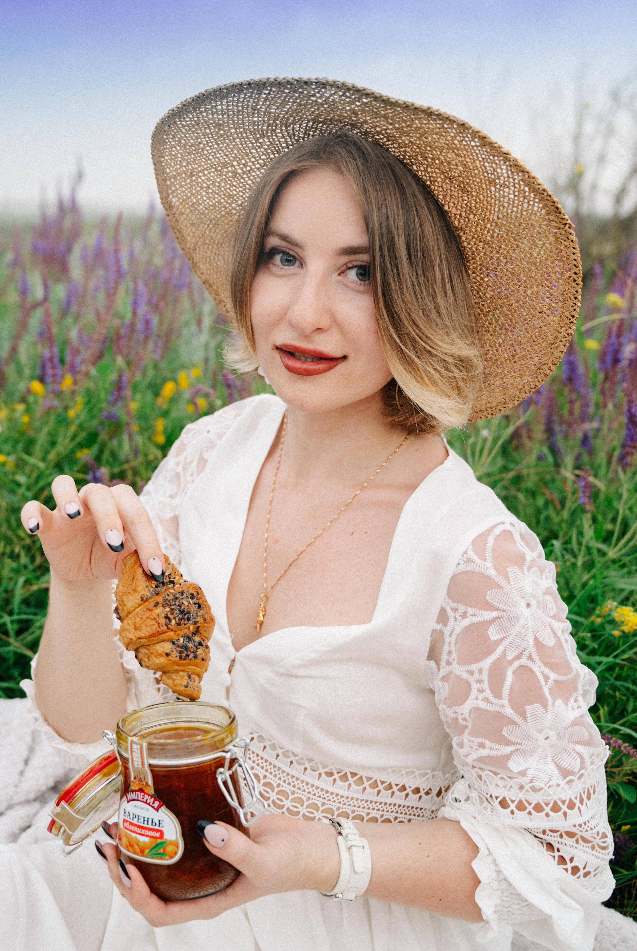 Фотосессия в цветущем поле. Главная