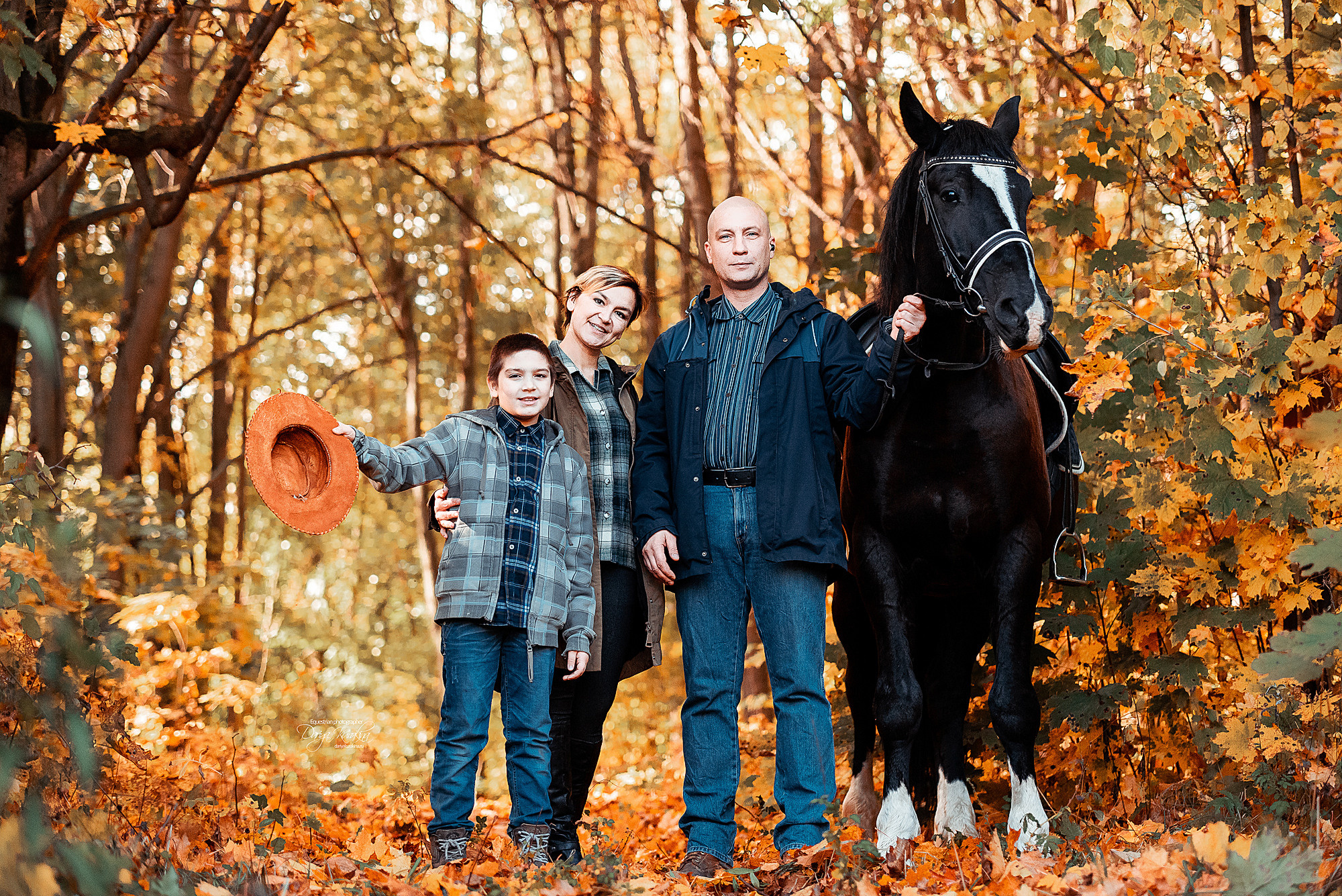 Семейная фотосессия с Корсаром. Конный фотограф Куракина Дарья • Фотосессии с лошадьми