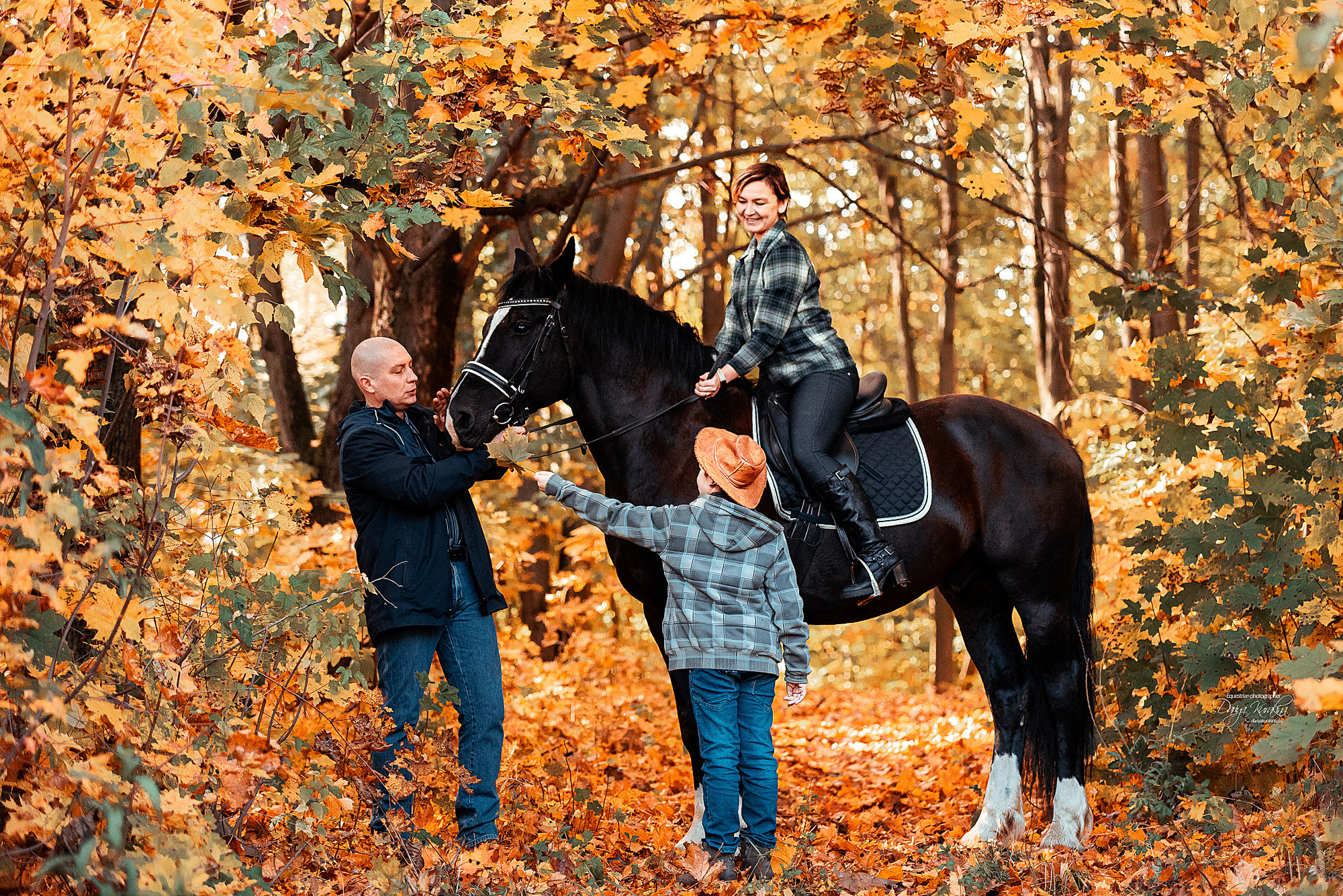 Семейная фотосессия с Корсаром. Конный фотограф Куракина Дарья • Фотосессии с лошадьми