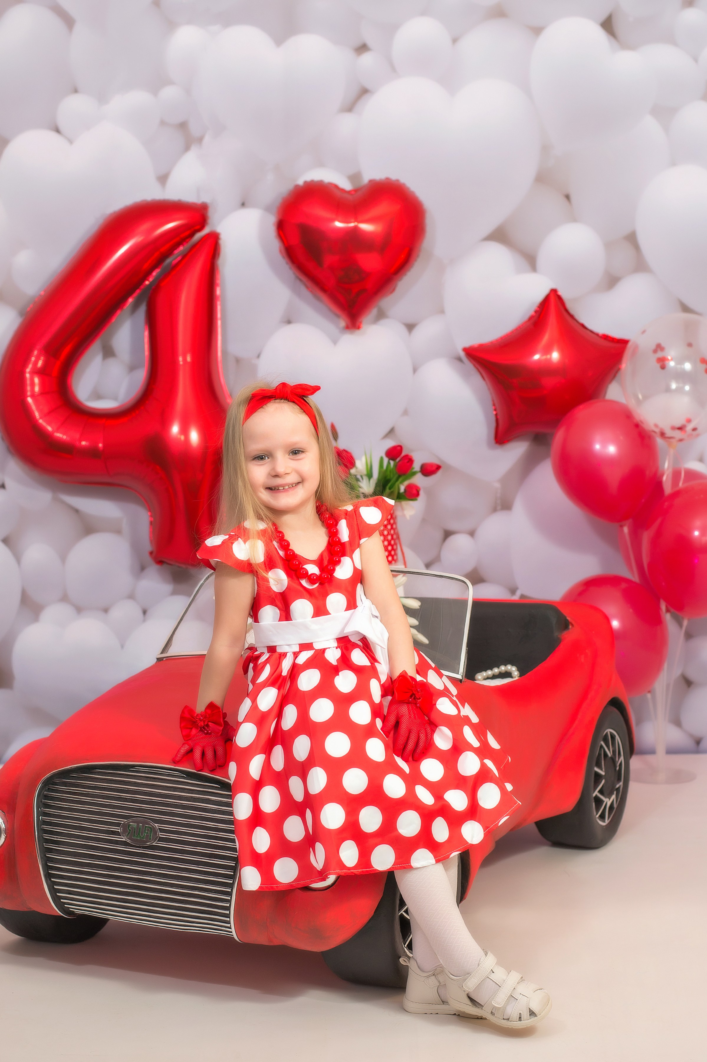 «Кабриолет». Выпускные альбомы в Тутаеве.Захарова Лариса