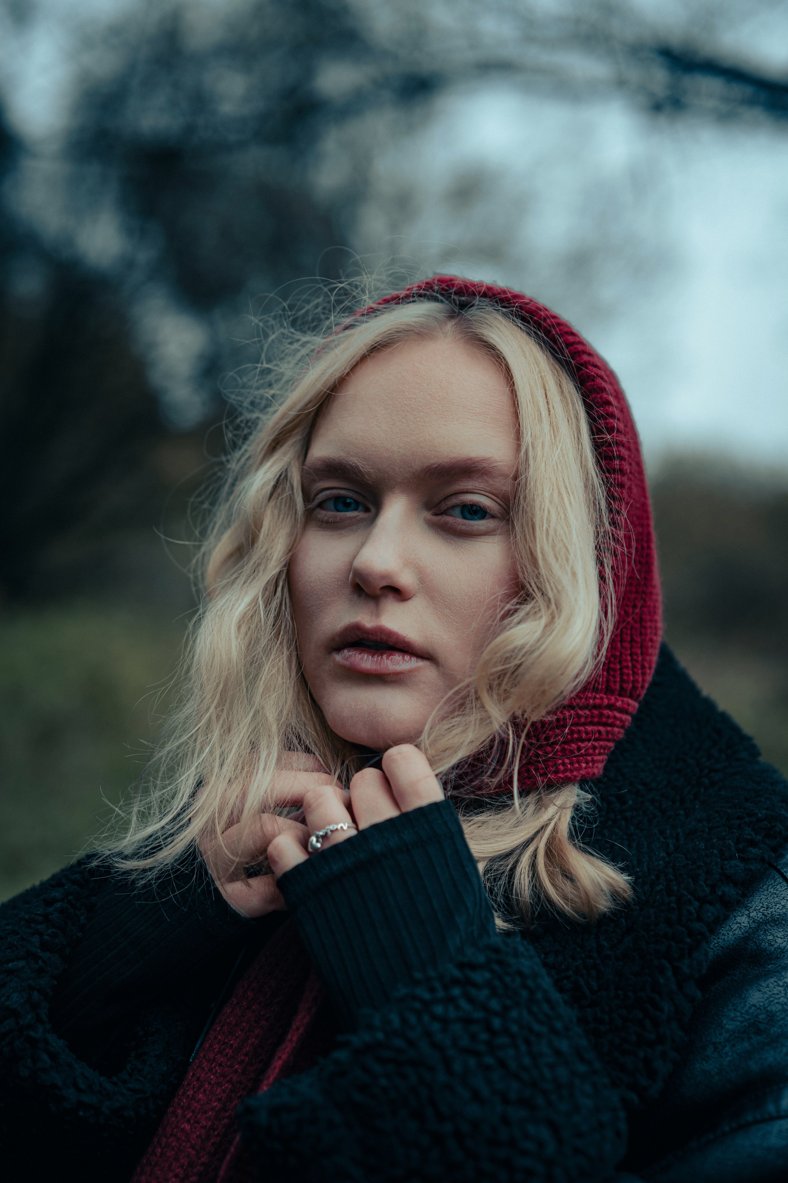 Катя в лесу