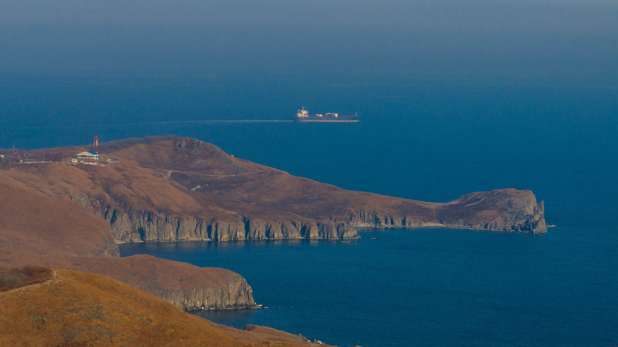 Кекур Пьющий верблюд. Турист оптимист
