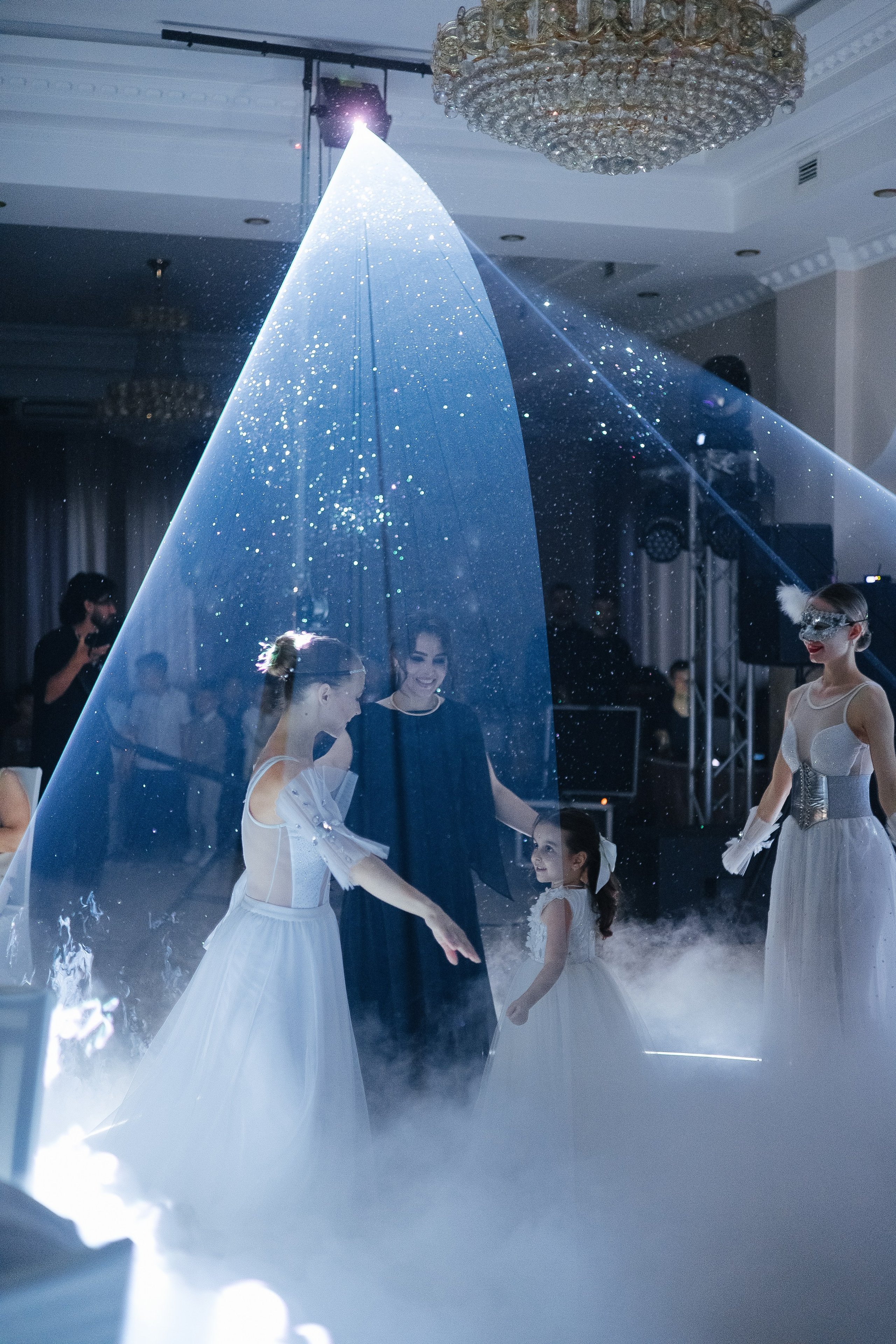 Ани и Назели. 35&5 День рождения, «Янтарь». Фотограф в Красноярске Надежда Воскресенская