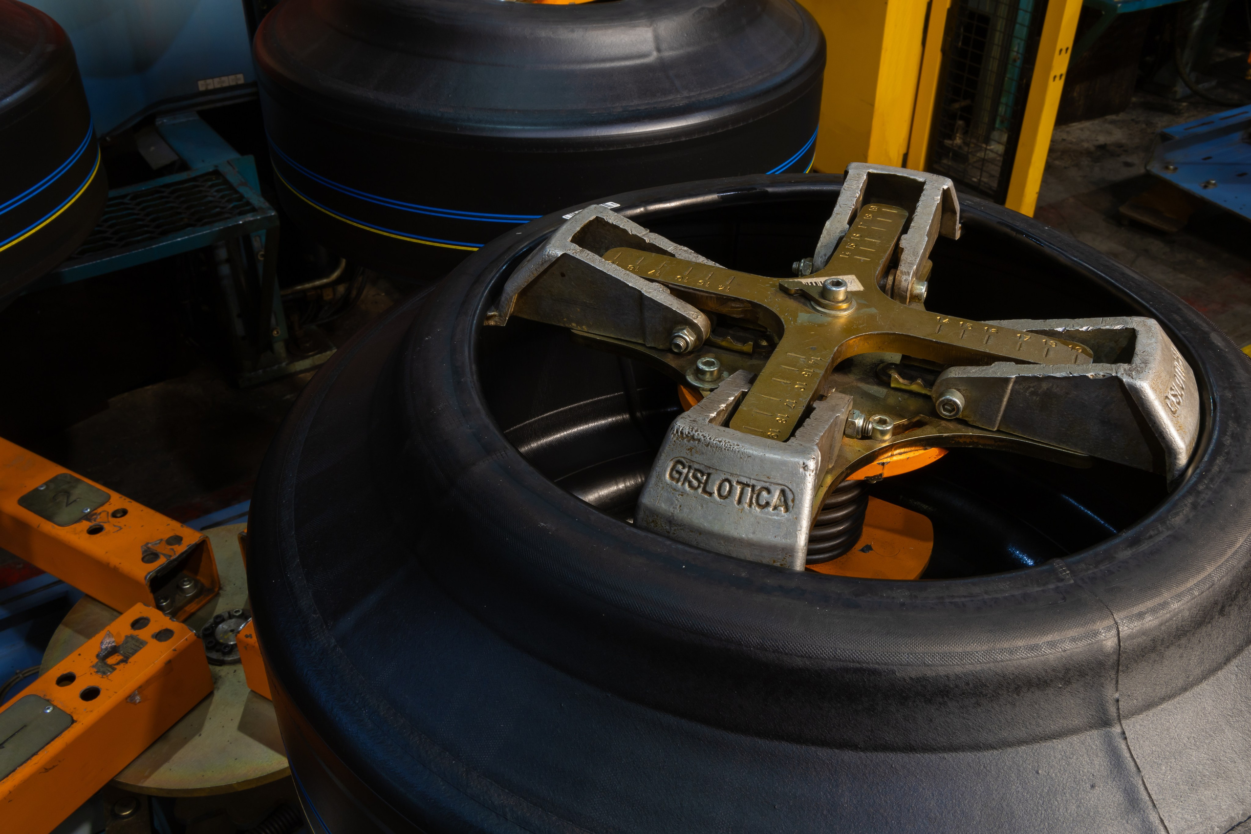 Завод шинного бренда «Gislaved». Photomantis