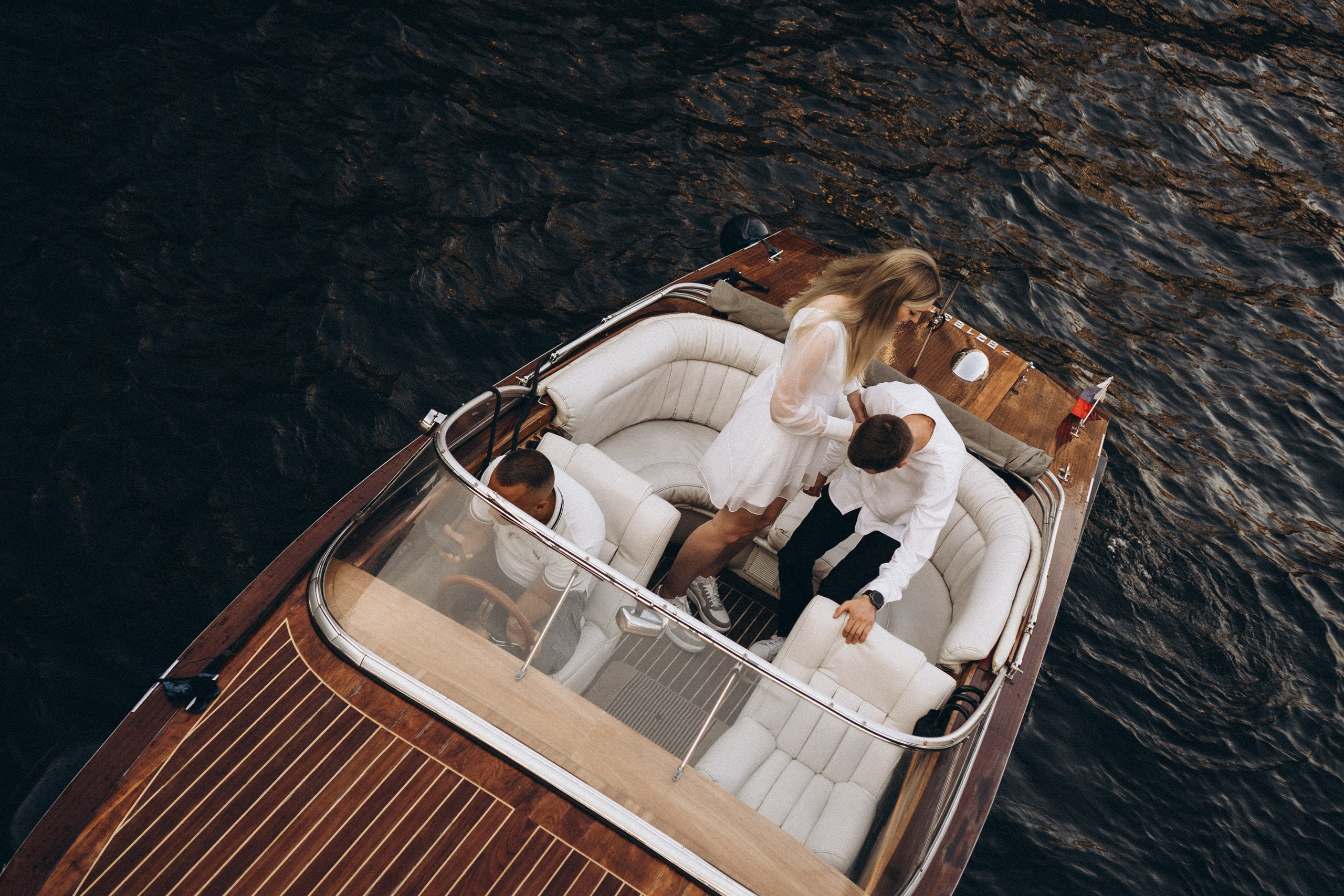 СВАДЕНБНАЯ СЬЕМКА НА КАТЕРЕ ПО КАНАЛАМ САНКТ-ПЕТЕРБУРГА И В АКВАТОРИИ НЕВЫ. Профессиональный фотограф, Санкт-Петербург — Виктория Богомолова