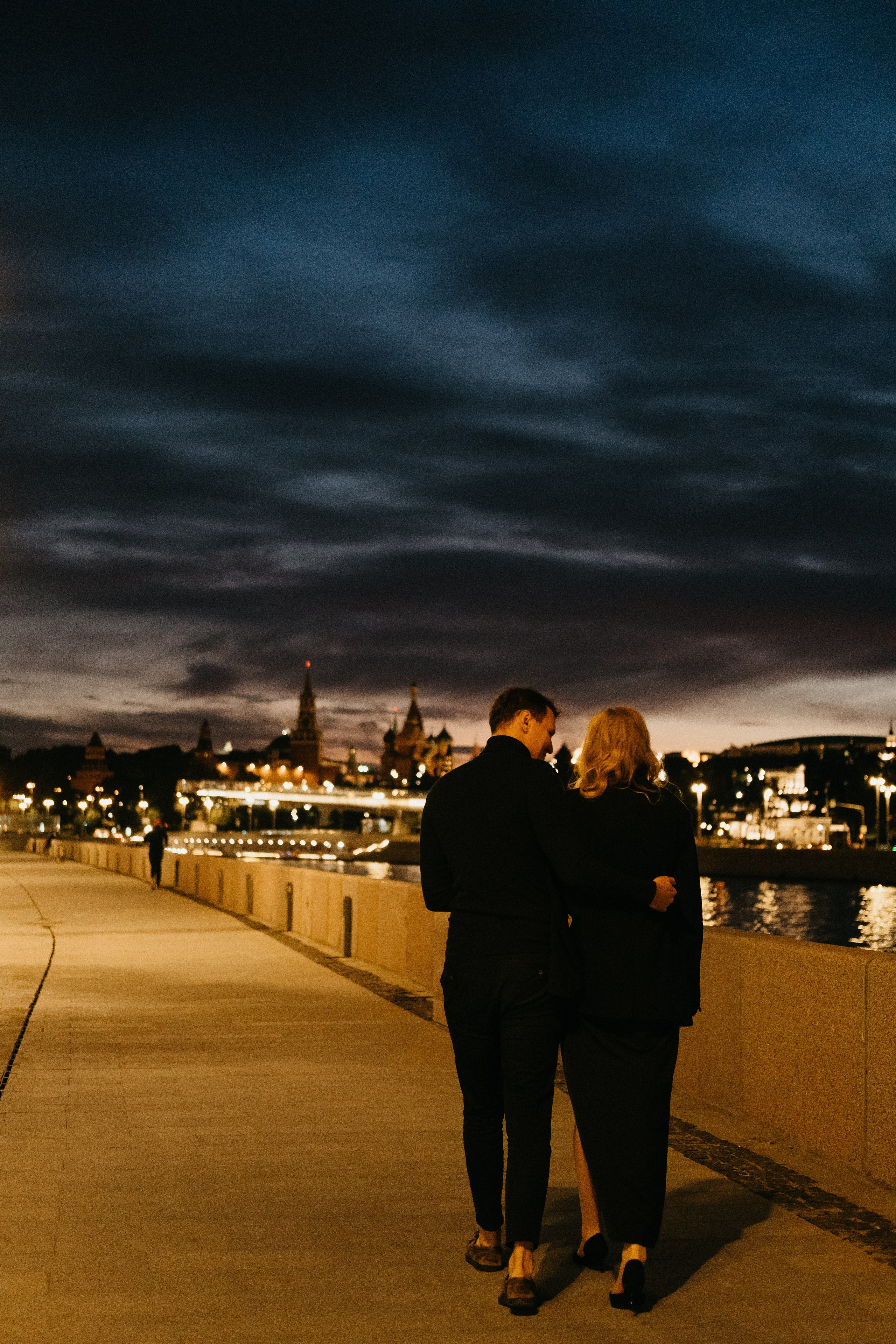 По ночному городу. Свадебный фотограф Александра Тюлякова