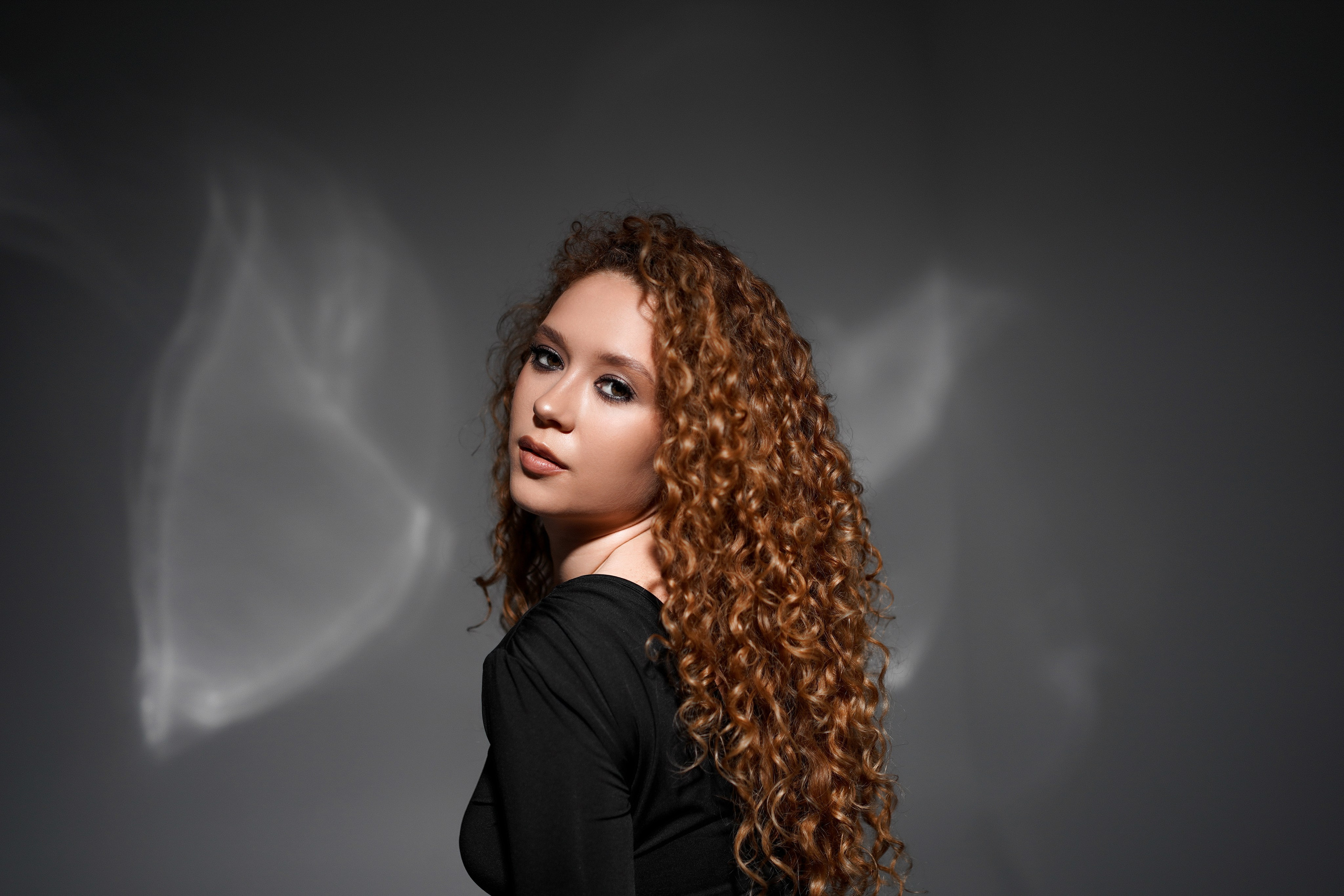 Фотосессия на циклораме с зеркалом. Свадебный фотограф в Ростове-на-Дону. Таинство Крещения и Венчания, семейные фотосессии. Алёна Чёботова