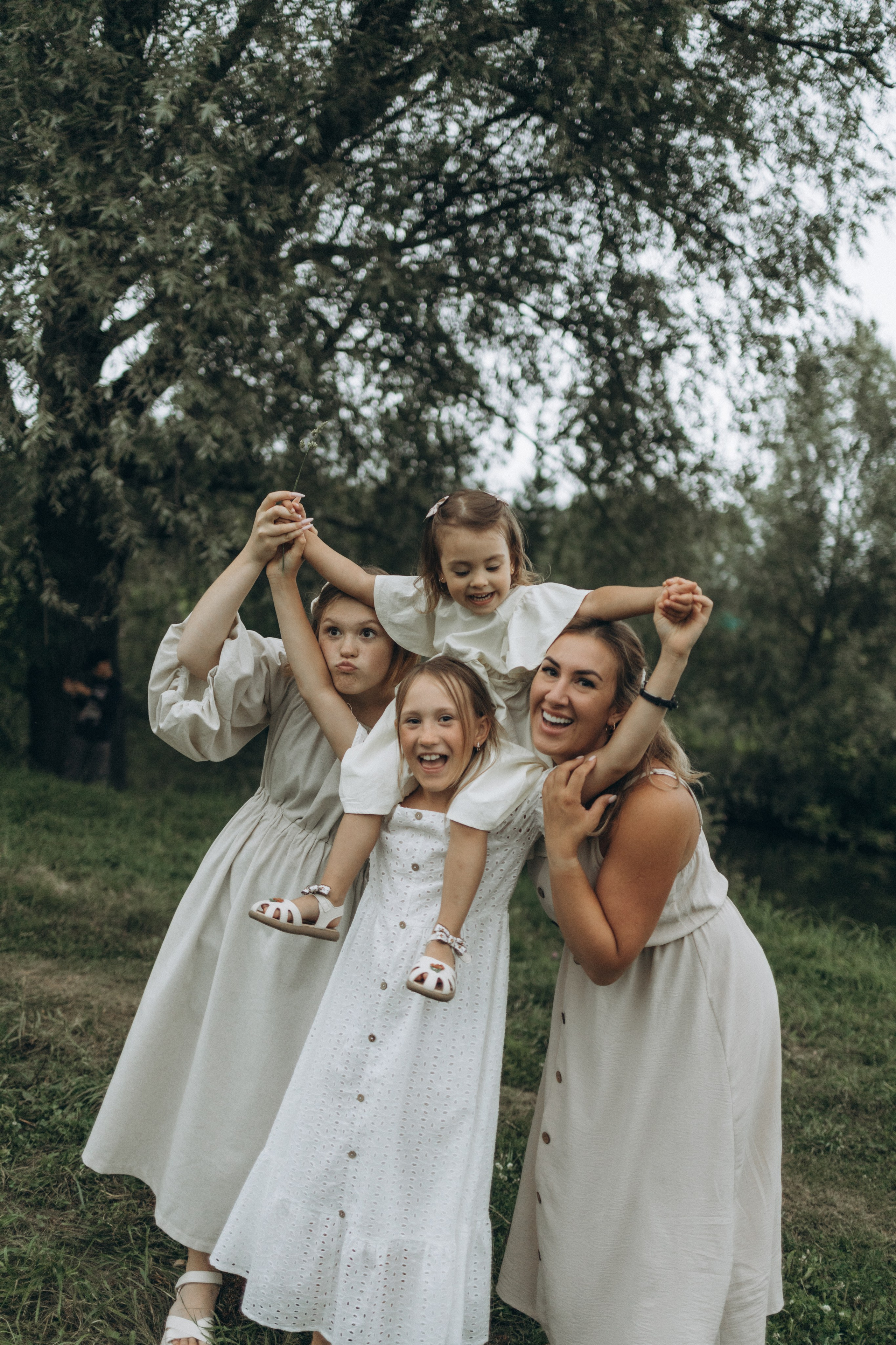 Ксения с дочками. Фотограф женского портрета и семейных историй в жанре life в Нижнем Новгороде Елена Матросова