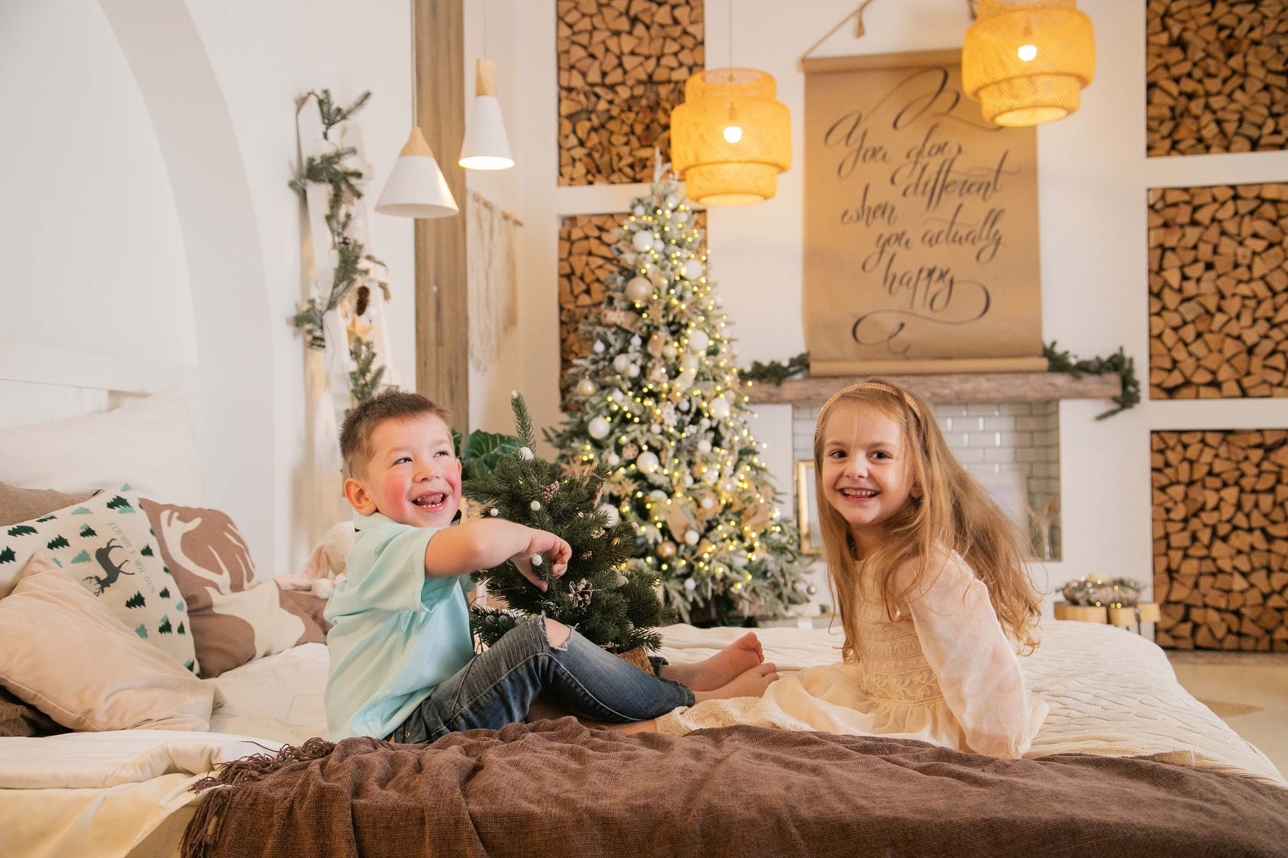 Алеша и Николь у елки. Семейный и детский фотограф в Санкт-Петербург. Natalia Fadel