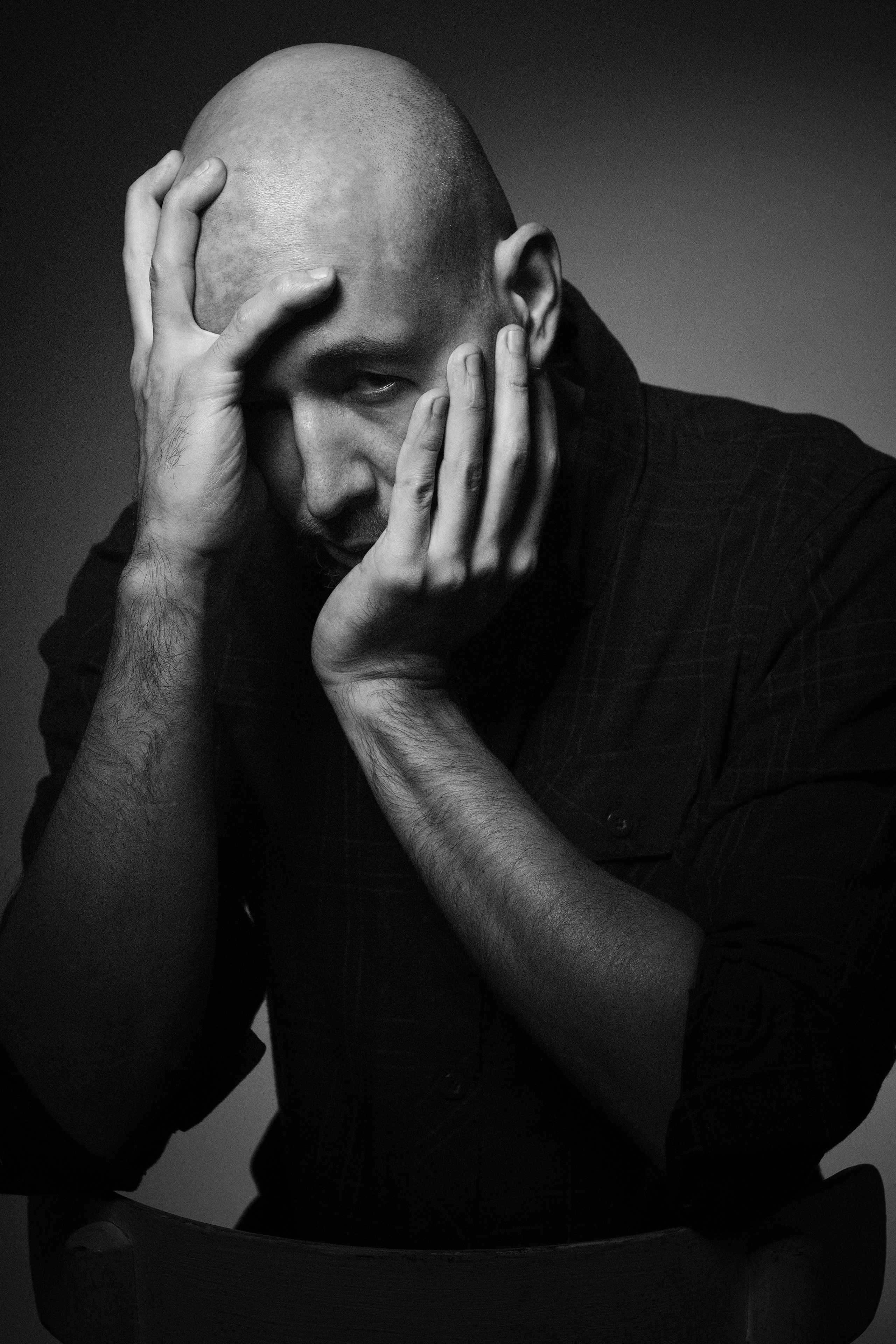 Фотограф Михаил Гуляев. Фотосессия в Новосибирске. Фотосессия в студии Новосибирск. Мужские фотографии.