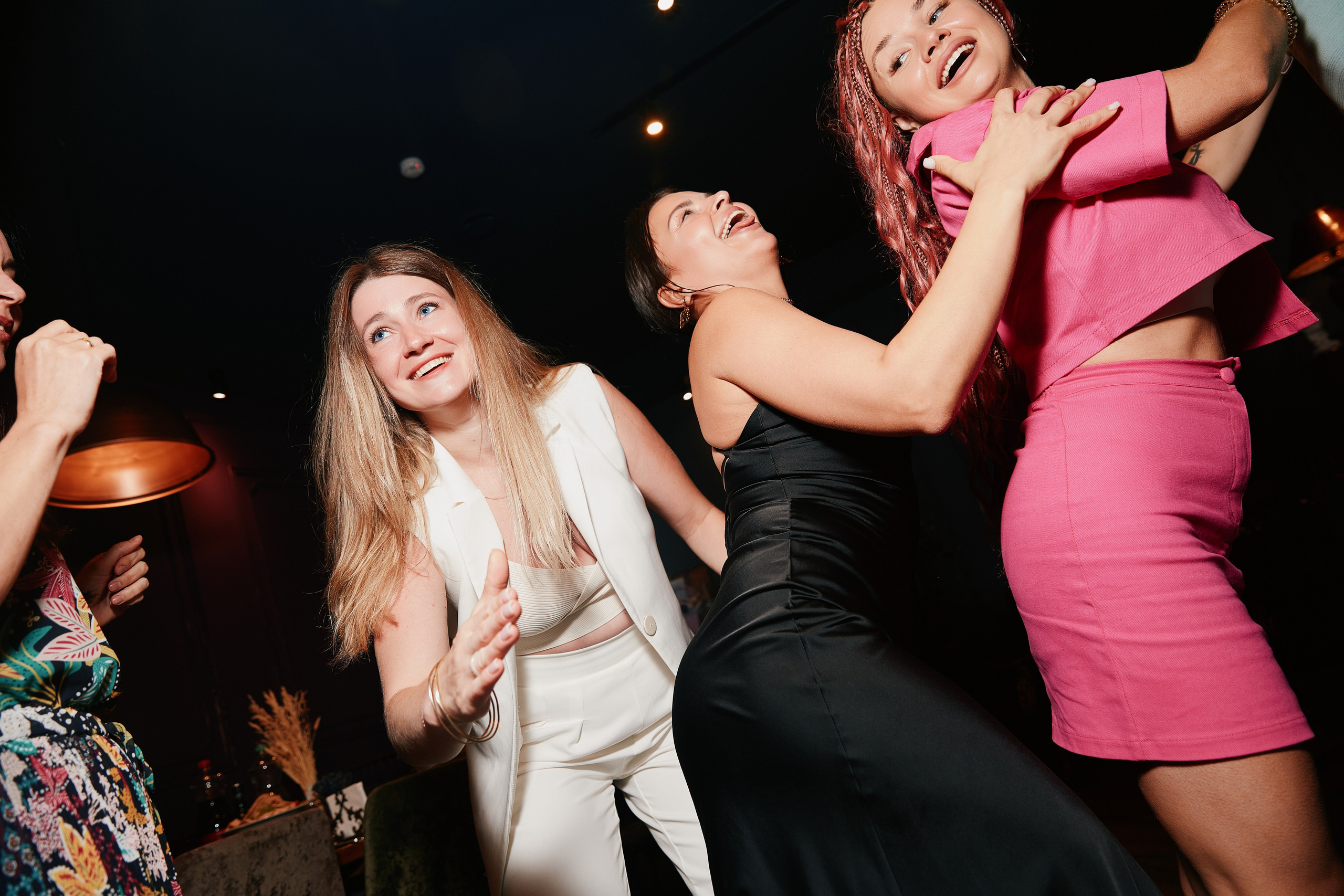 HOLIDAY IN AVRORA ROOM 10.08. Свадебный репортажный фотограф краснодар максим дремов дрёмов фотосессия студия цена