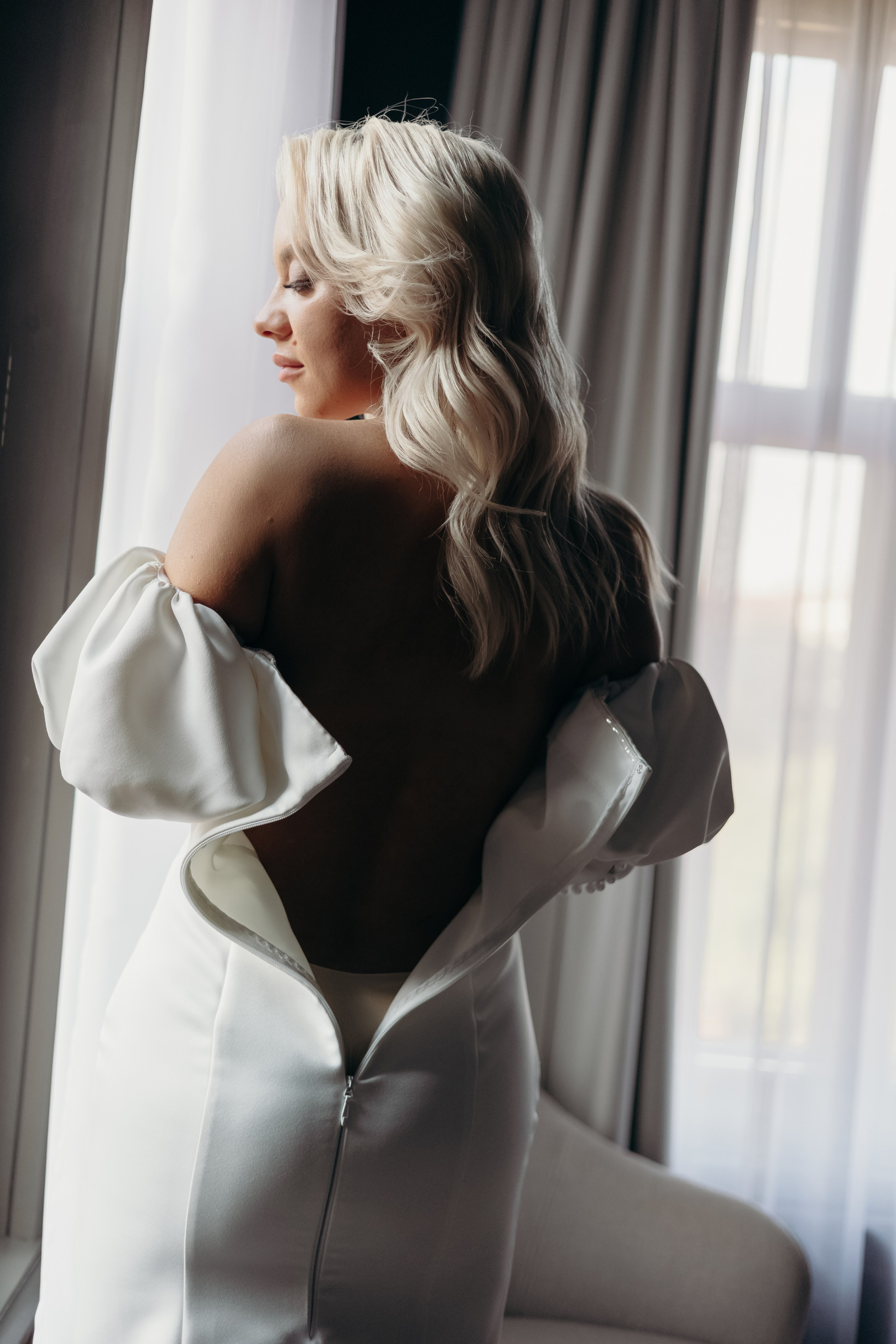 Александр и Елена (сборы, ресторан). Фотограф свадебный семейный в Красноярске Шукшина Наталья