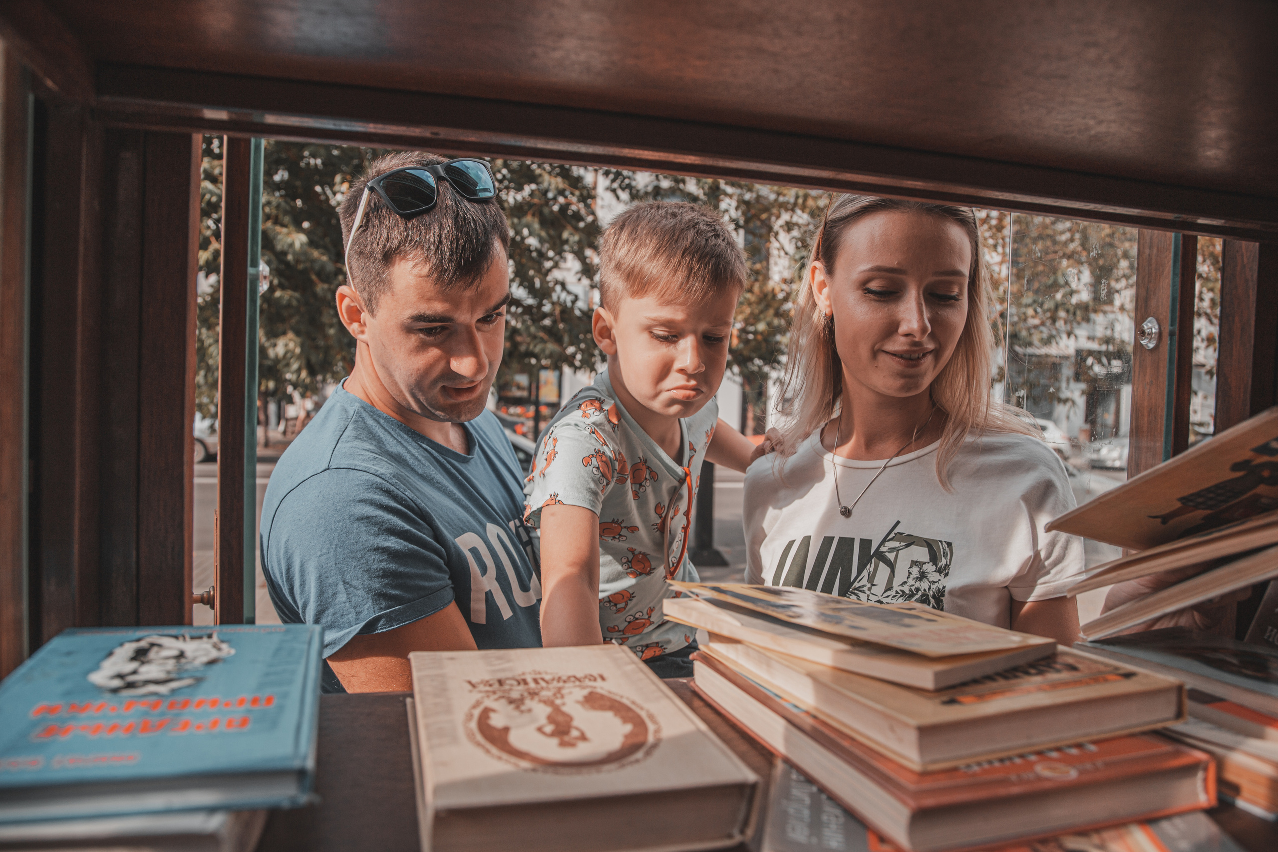 Семейная, уличная. Md: Даня, Катя, Артём. Фотограф ваших событий в Красноярске — Макс Захарченко