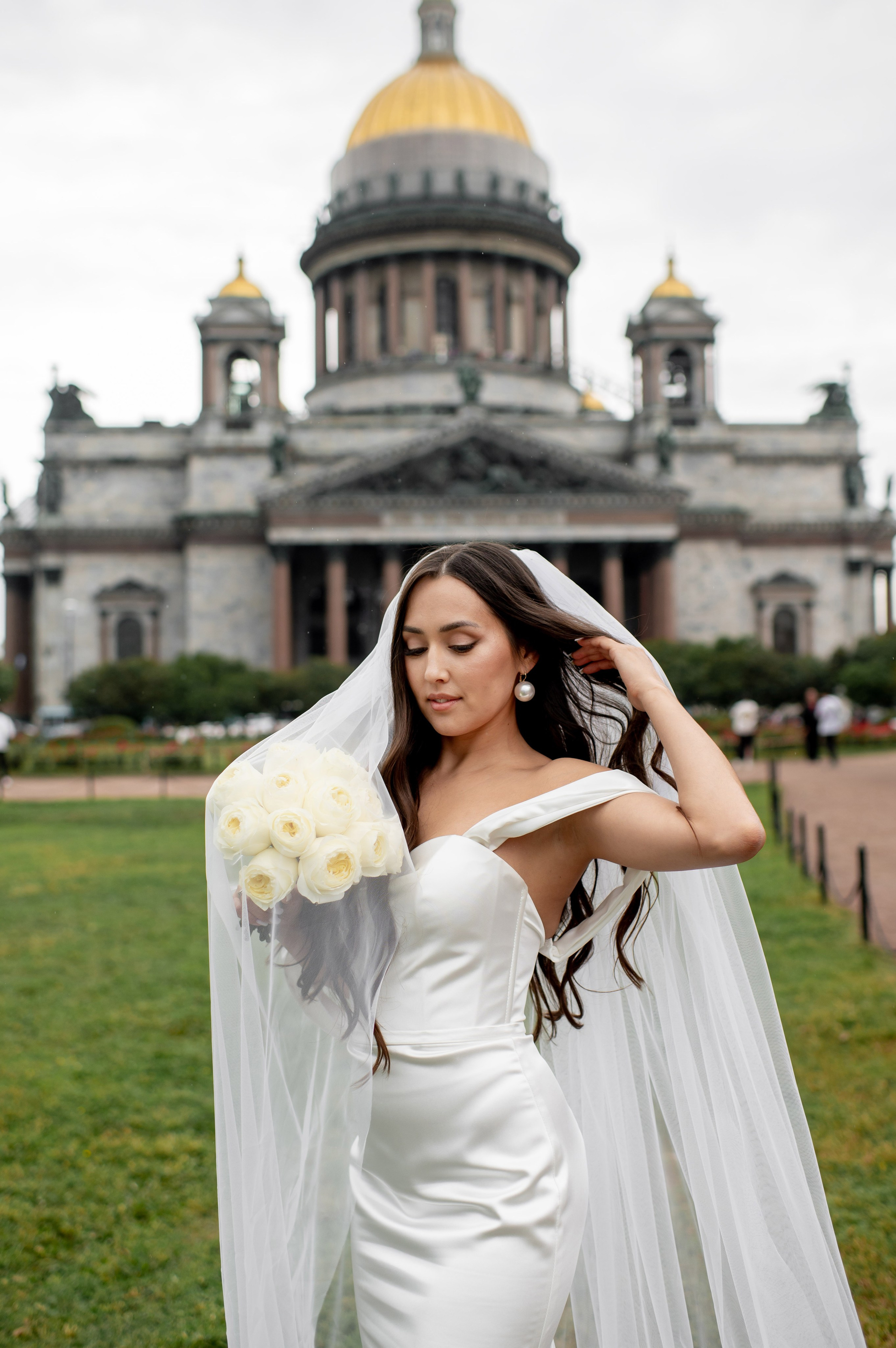 Классическая свадебная фотосессия Аины и Антона по самым красивым местам для свадебной прогулки в Санкт-Петербурге. Портретный, семейный и свадебный фотограф в Санкт-Петербурге и в Пушкине Ширяев Денис