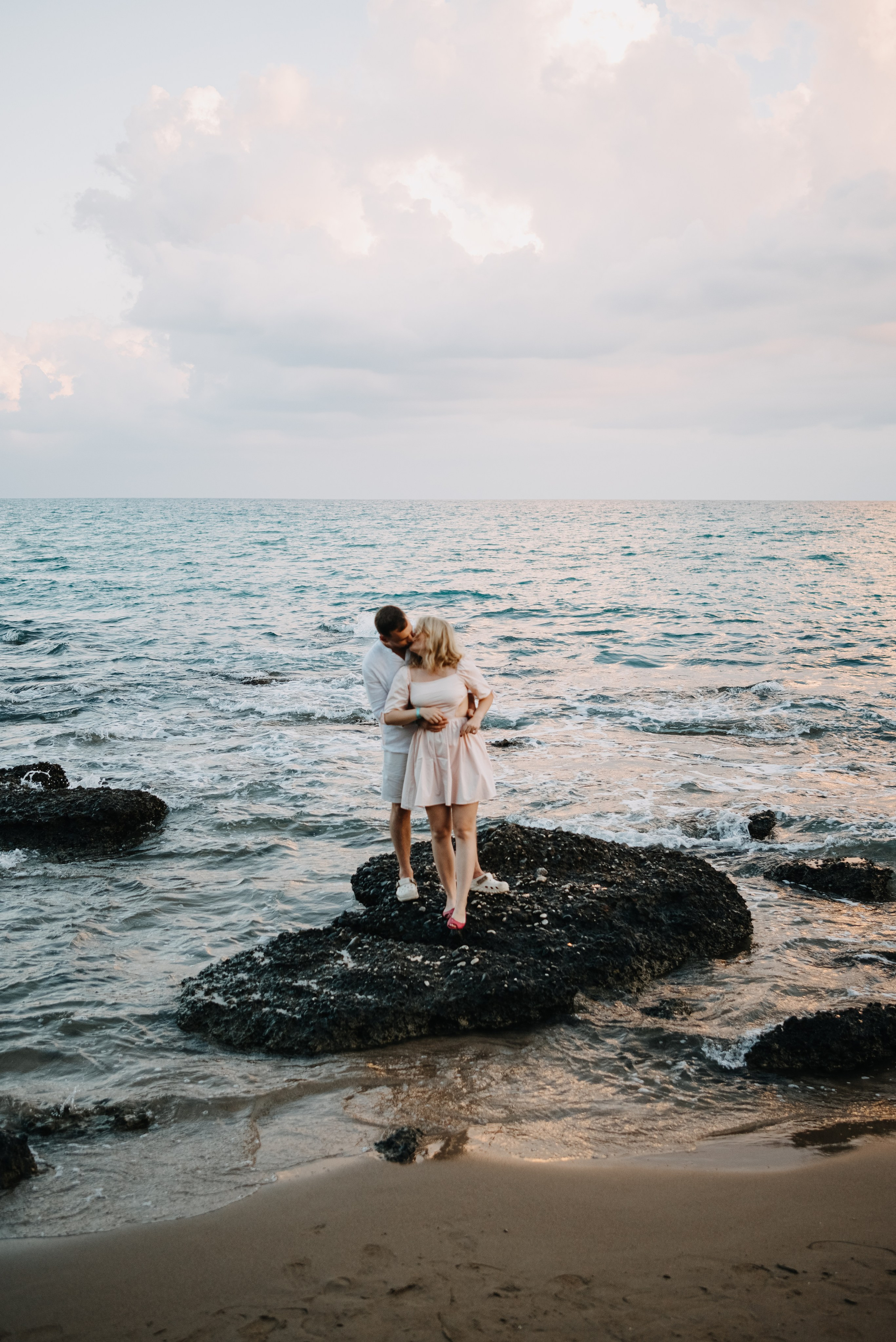 Съемка пары на море. Портретный и свадебный фотограф в Тбилиси • xeniqo