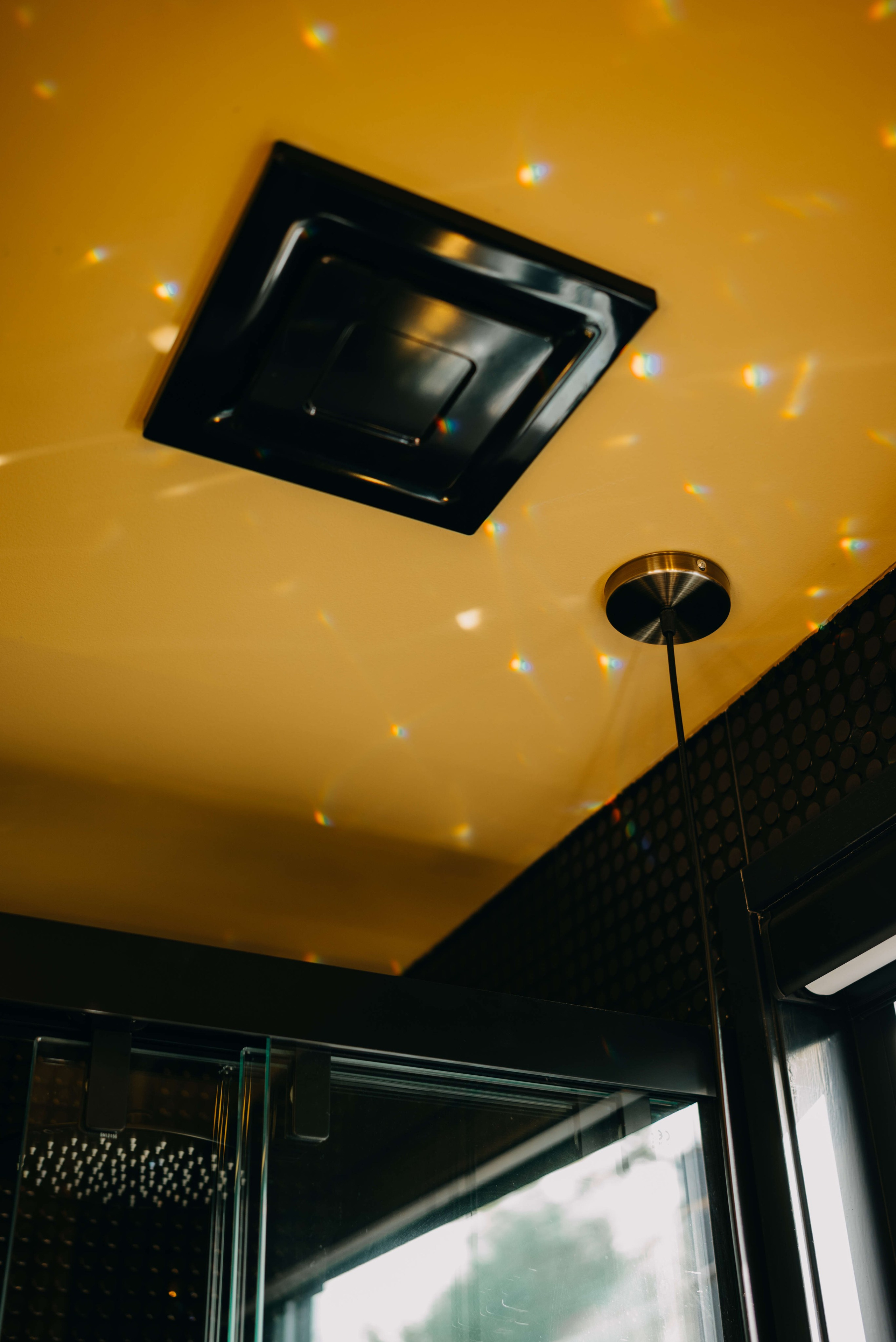 Интерьерная съемка отельного номера. Портретный и свадебный фотограф в Тбилиси • xeniqo