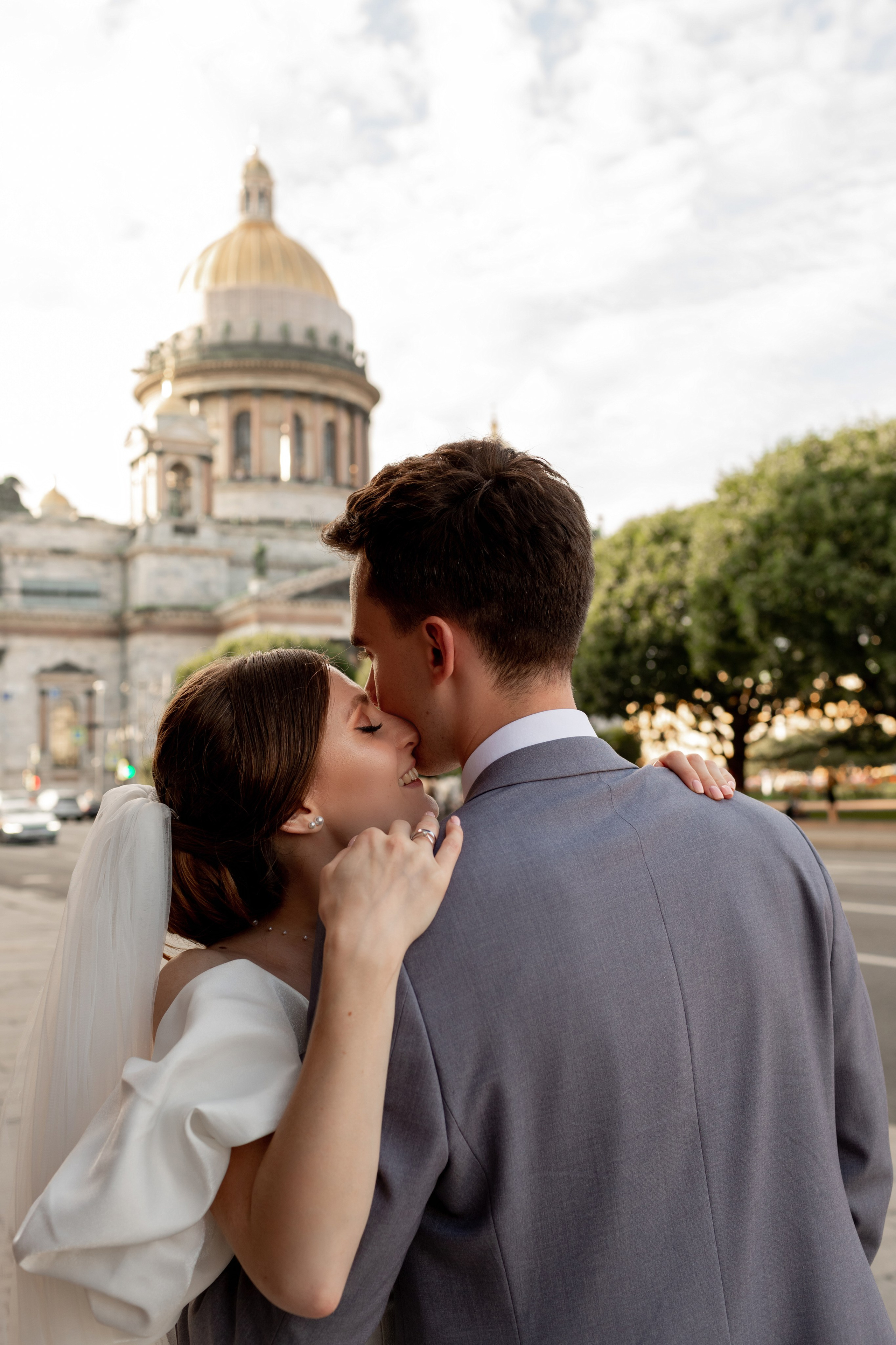 Свадебная фотопрогулка в Санкт-Петербурге. Свадебный фотограф Кирилл Белый