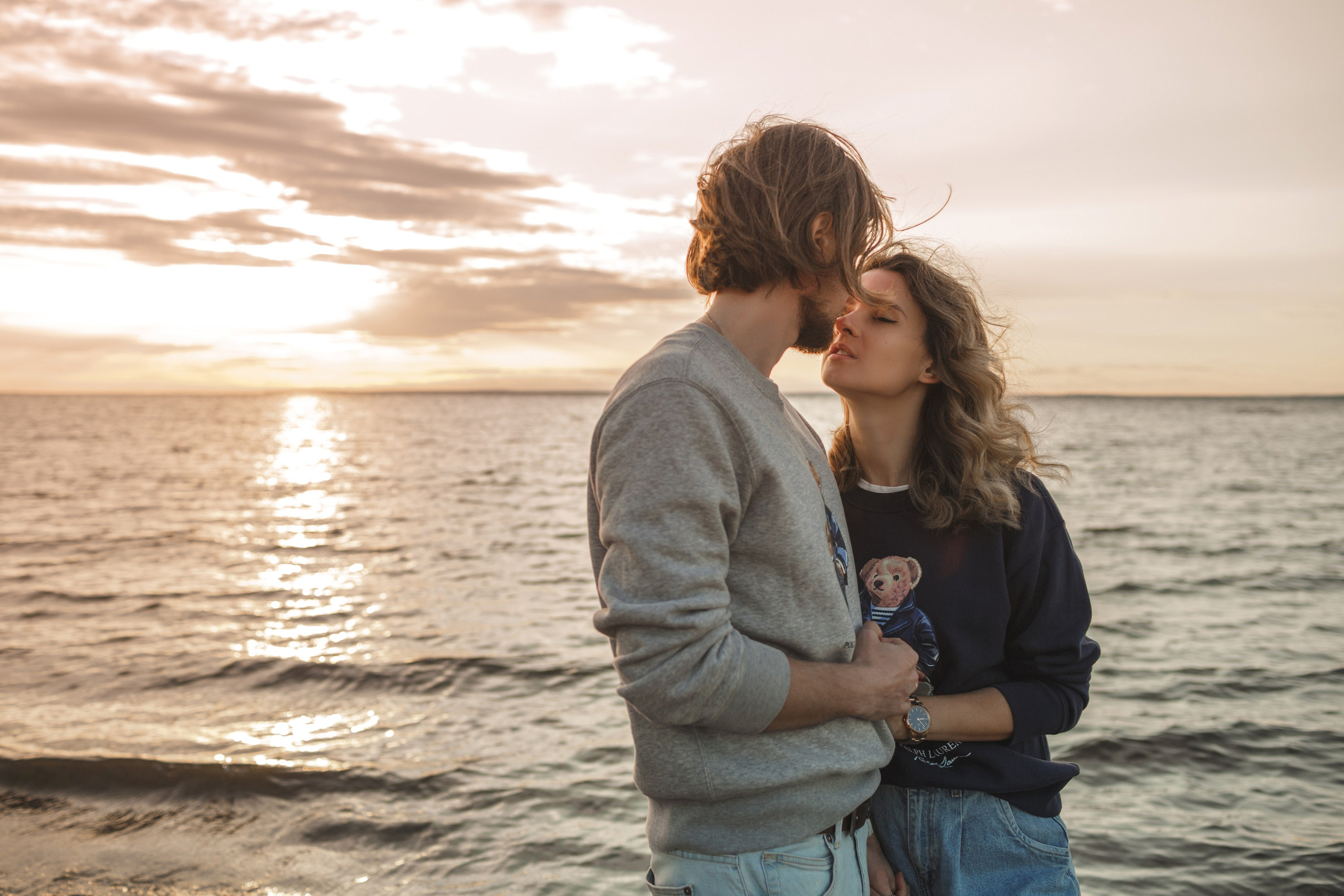 Фотосессия пары на закате. Свадебный фотограф Кирилл Белый