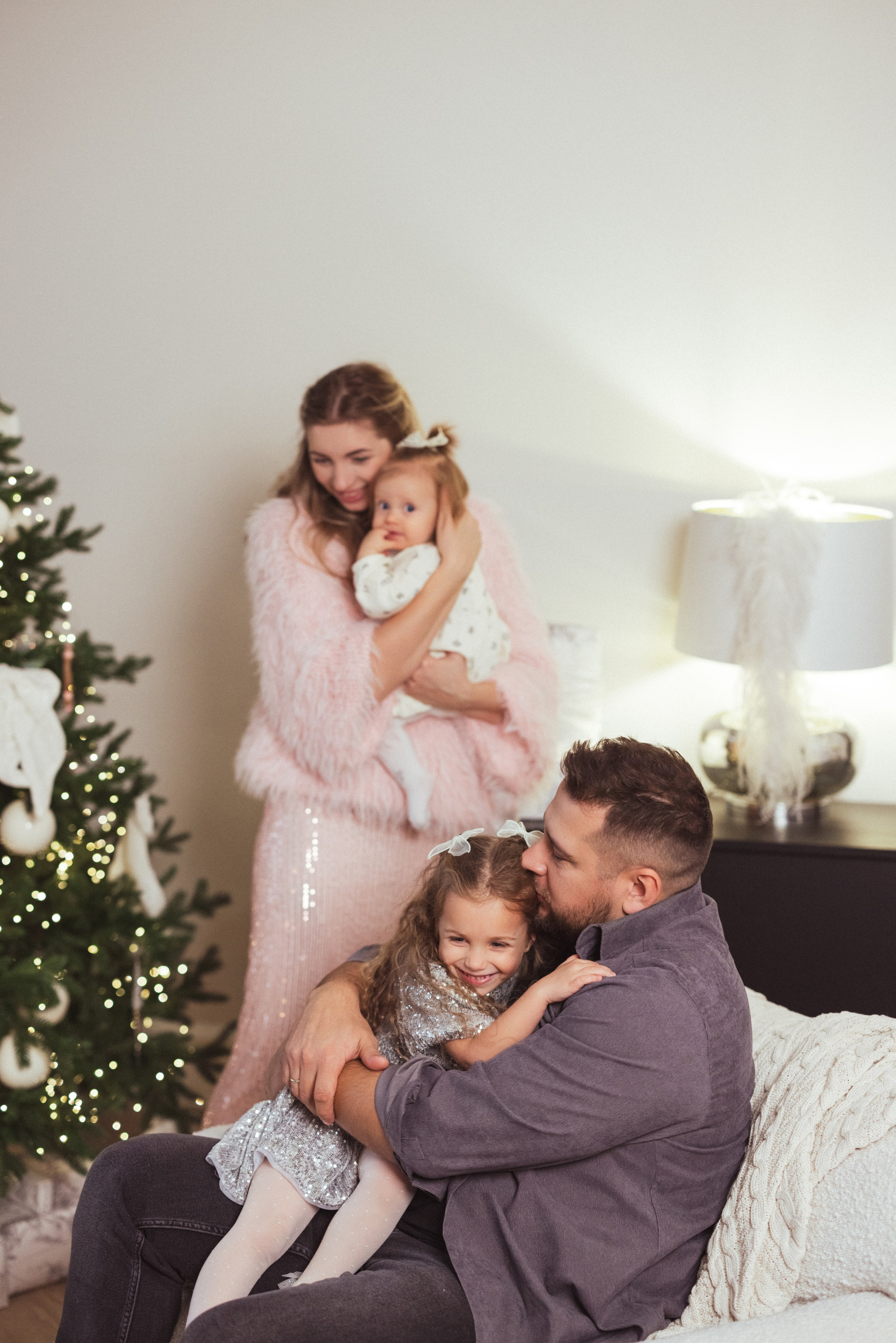 Семейная новогодняя фотосессия в фотостудии «Париж», г Краснодар. Семейный и детский фотограф в Краснодаре Анна Трашкова