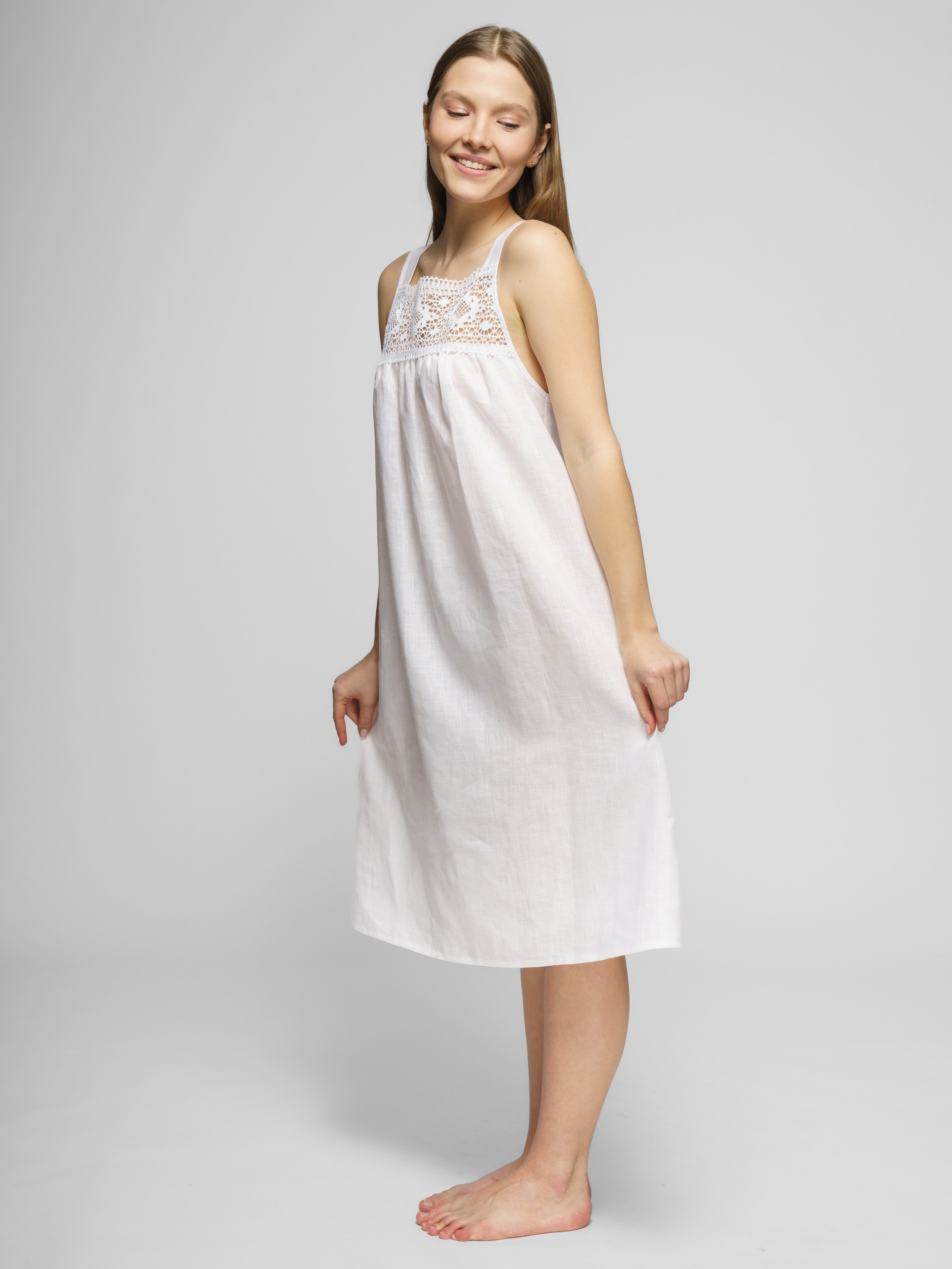 Лён (фартук, сорочки), модель Оксана. KED Production — продакшн из СПб. Создаём фото, видео и контент, который помогает брендам и селлерам продавать больше