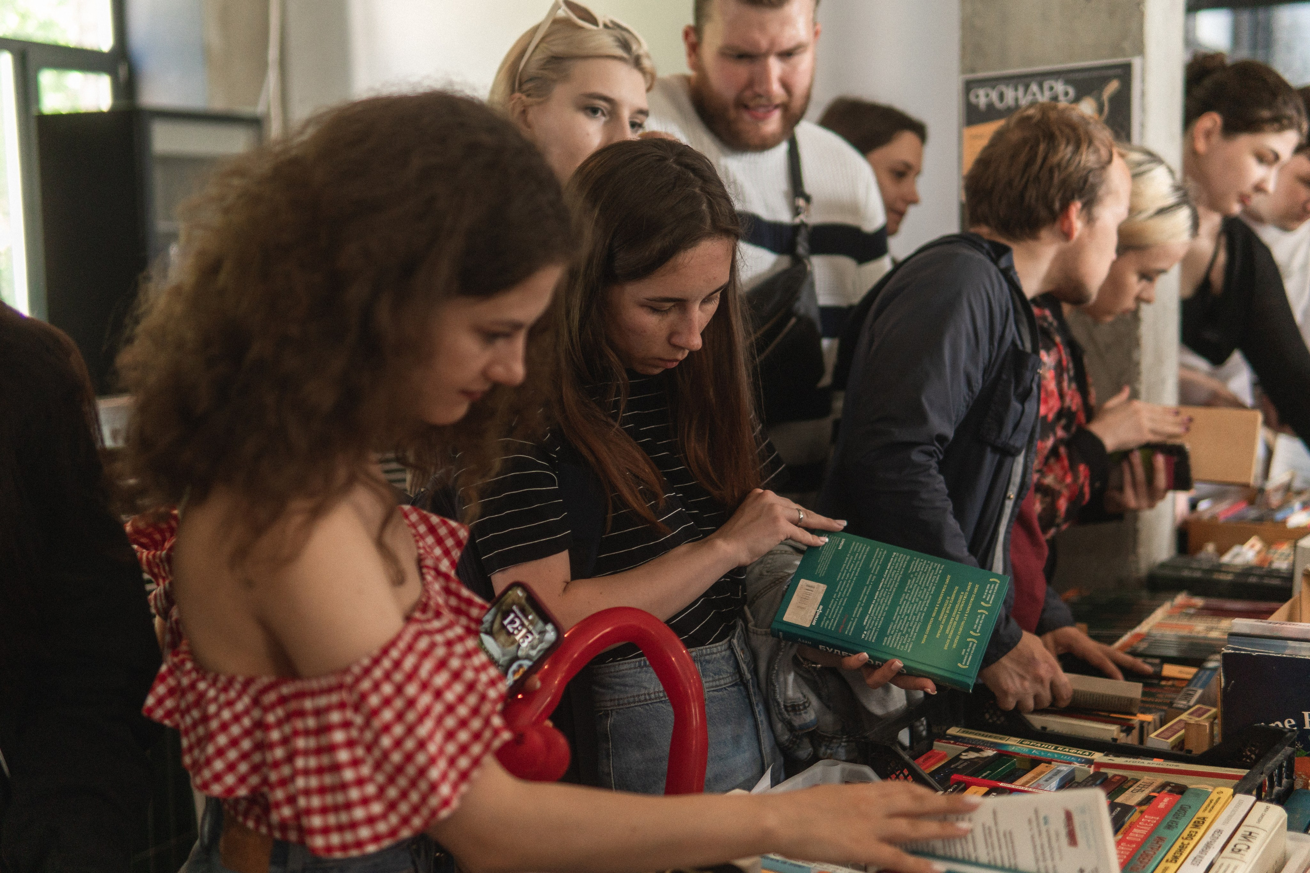Благотворительный книжный маркет «ФОНАРЬ». Портретный и репортажный фотограф в Воронеже: Анастасия Пузикова