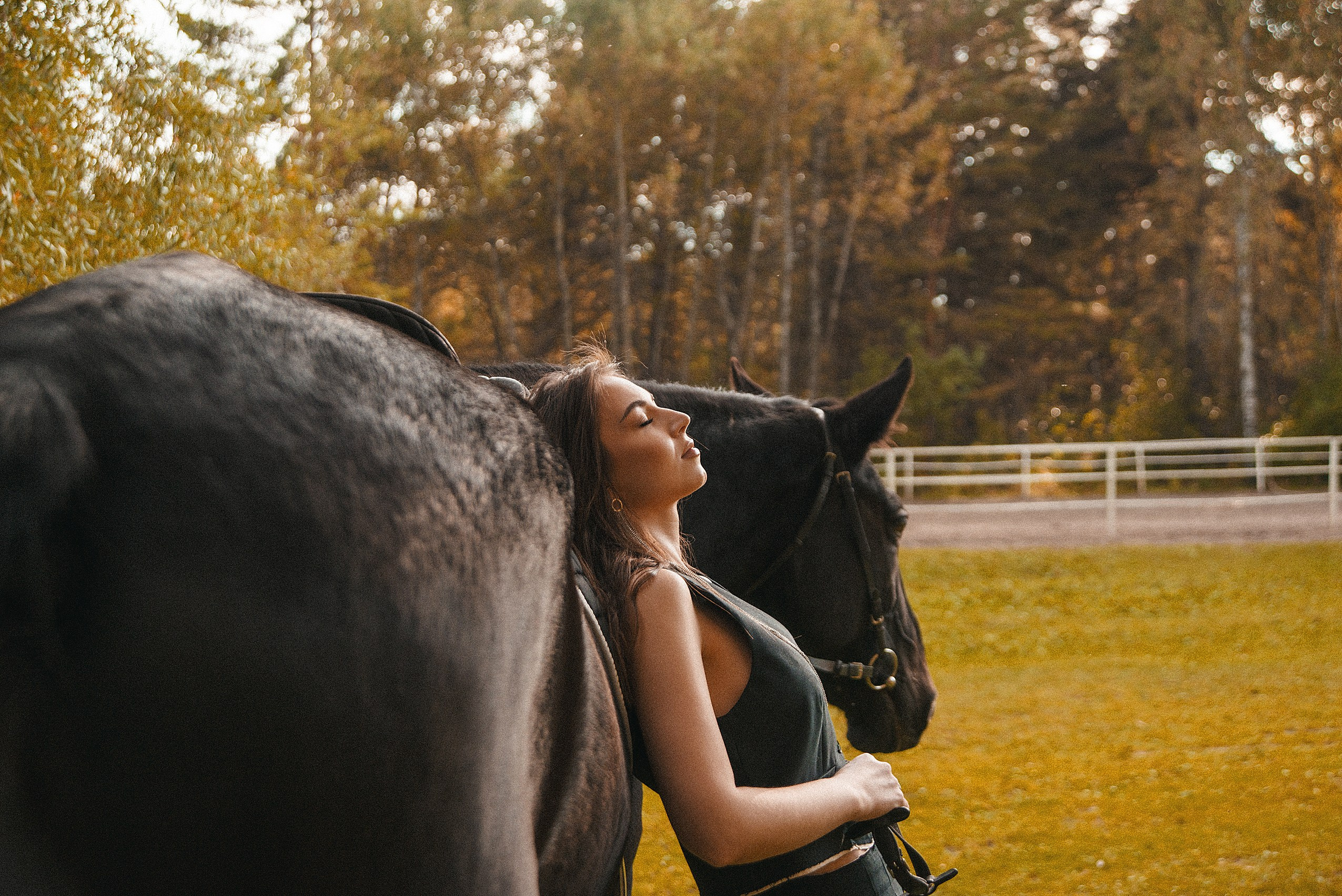 Фото прогулка с лошадью. Портретный фотограф Дарья Едапина Новосибирск. Фотограф Дарья Едапина Новосибирск