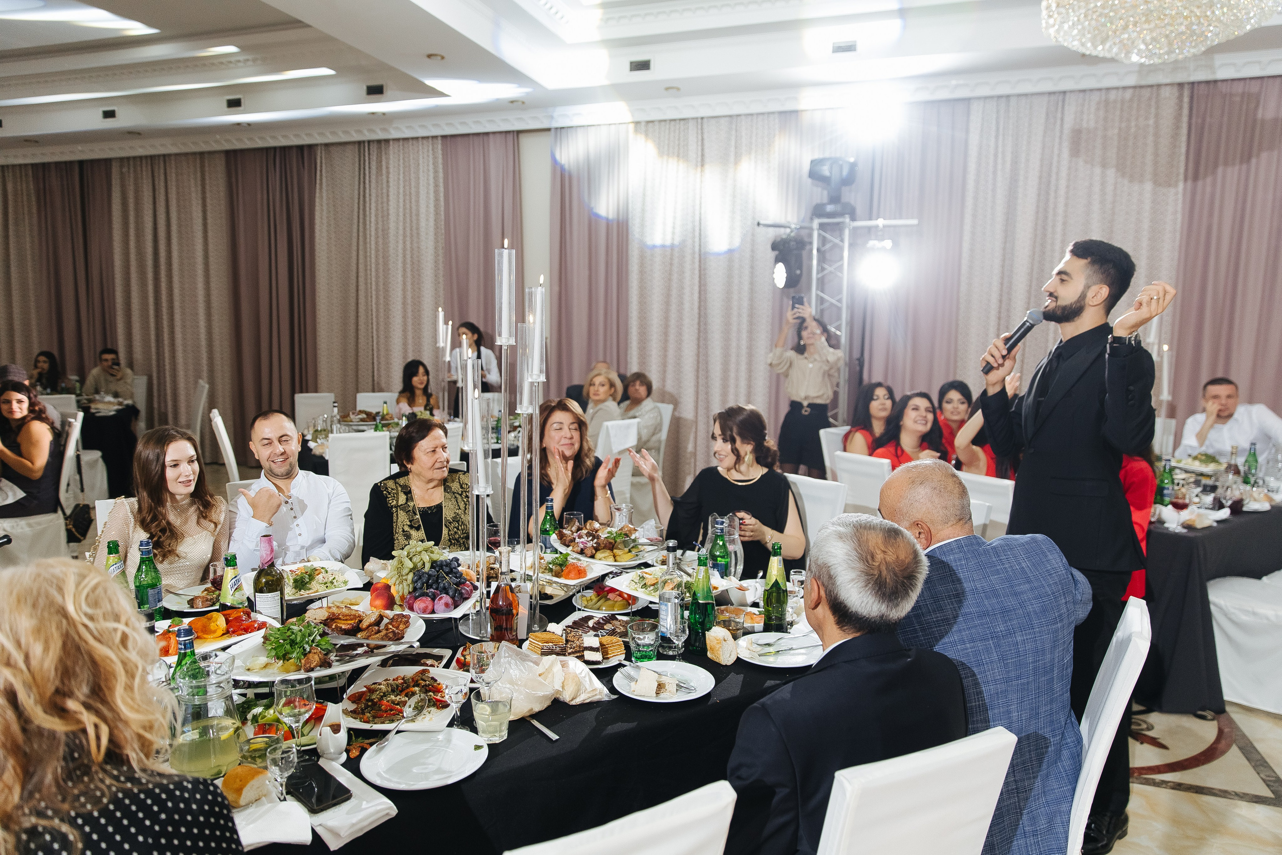 Ани и Назели. 35&5 День рождения, «Янтарь». Фотограф в Красноярске Надежда Воскресенская