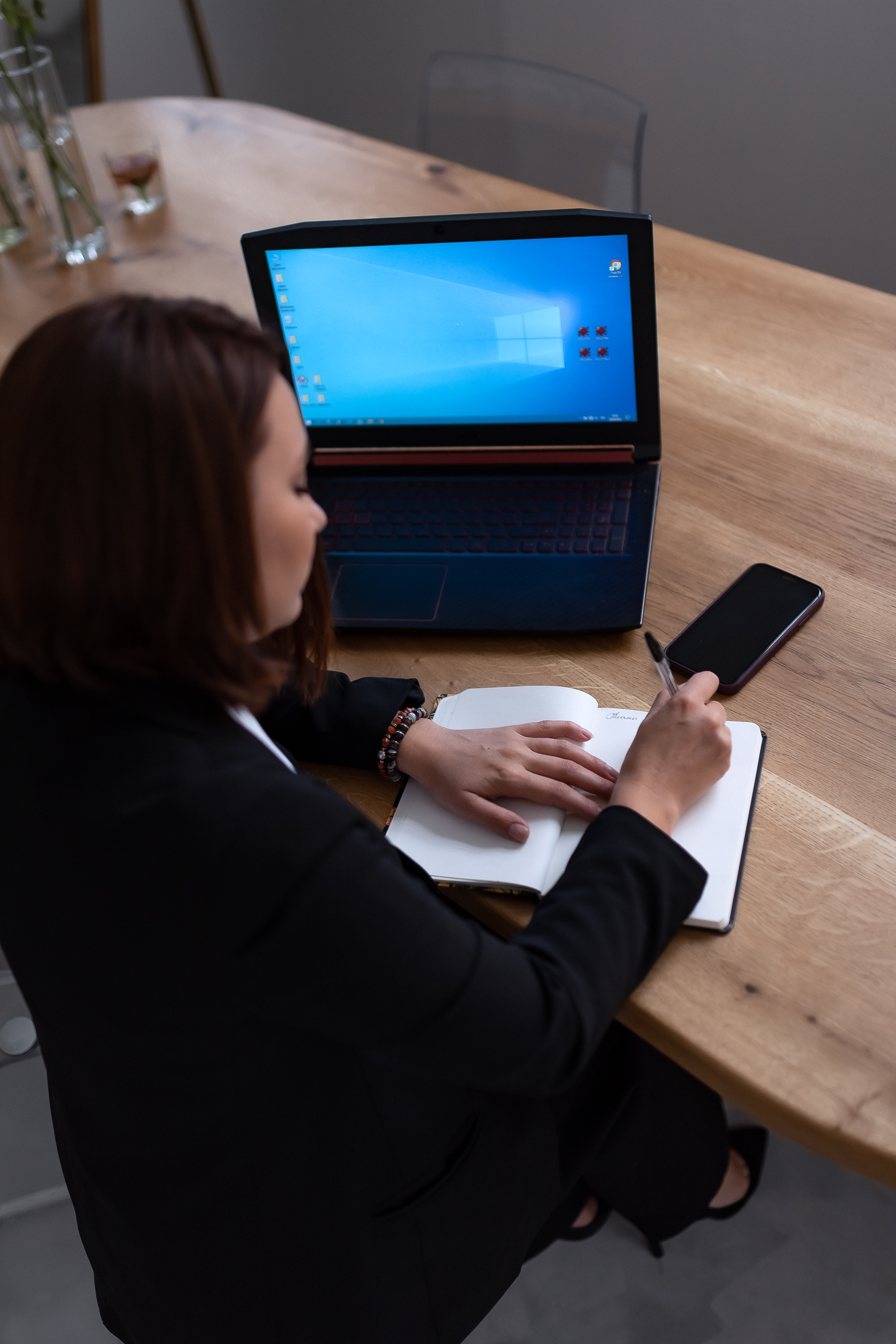 Бренд съемка для визажиста-стилиста по волосам. КОНТЕНТ |БРЕНД фотограф Санкт-Петербург — Жанна Олтаржевская