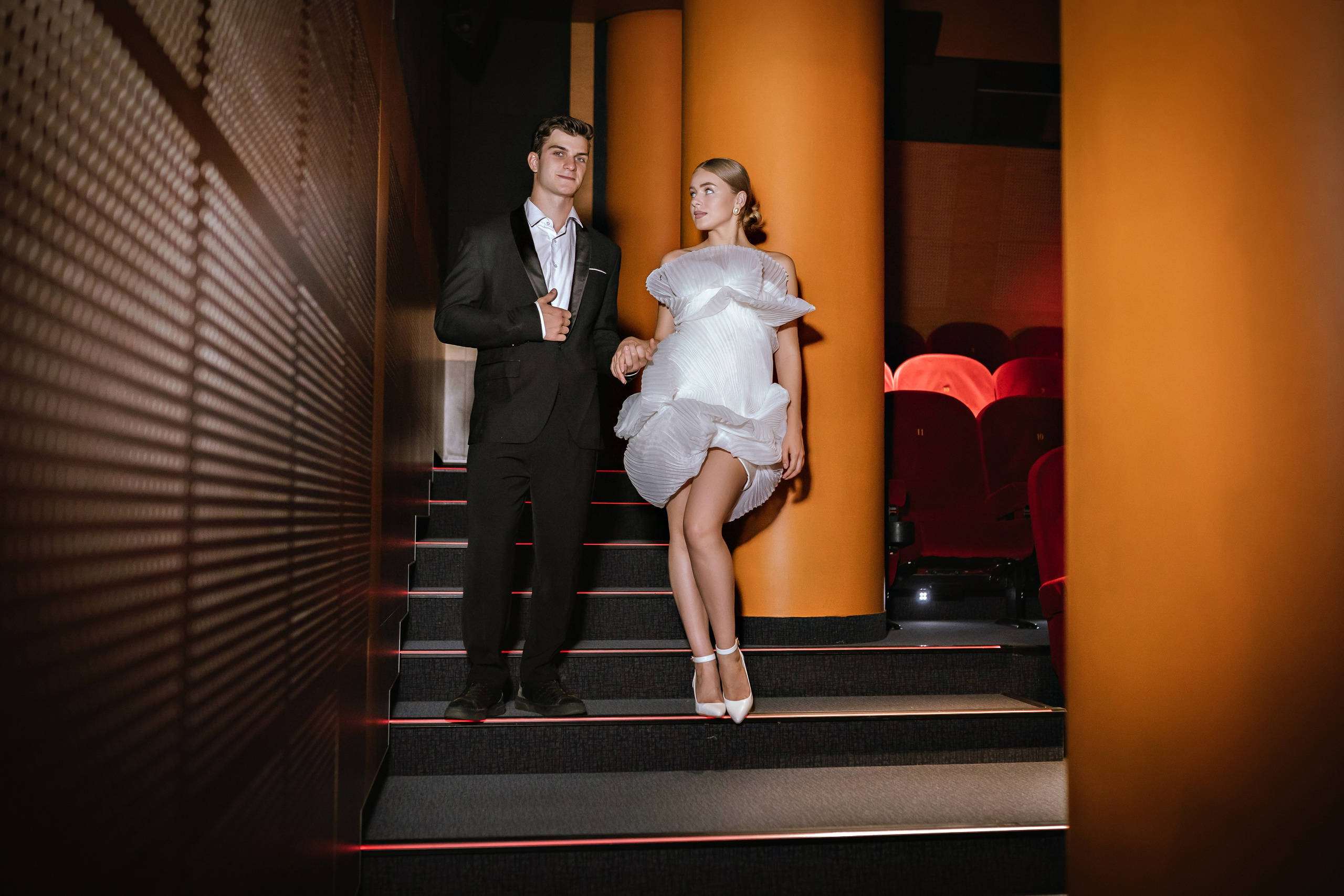 Свадебная фотосессия в кинотеатре. Фотограф и видеограф Москва. Свадебный фотограф, видеограф. Выпускные альбомы. Оживающие альбомы