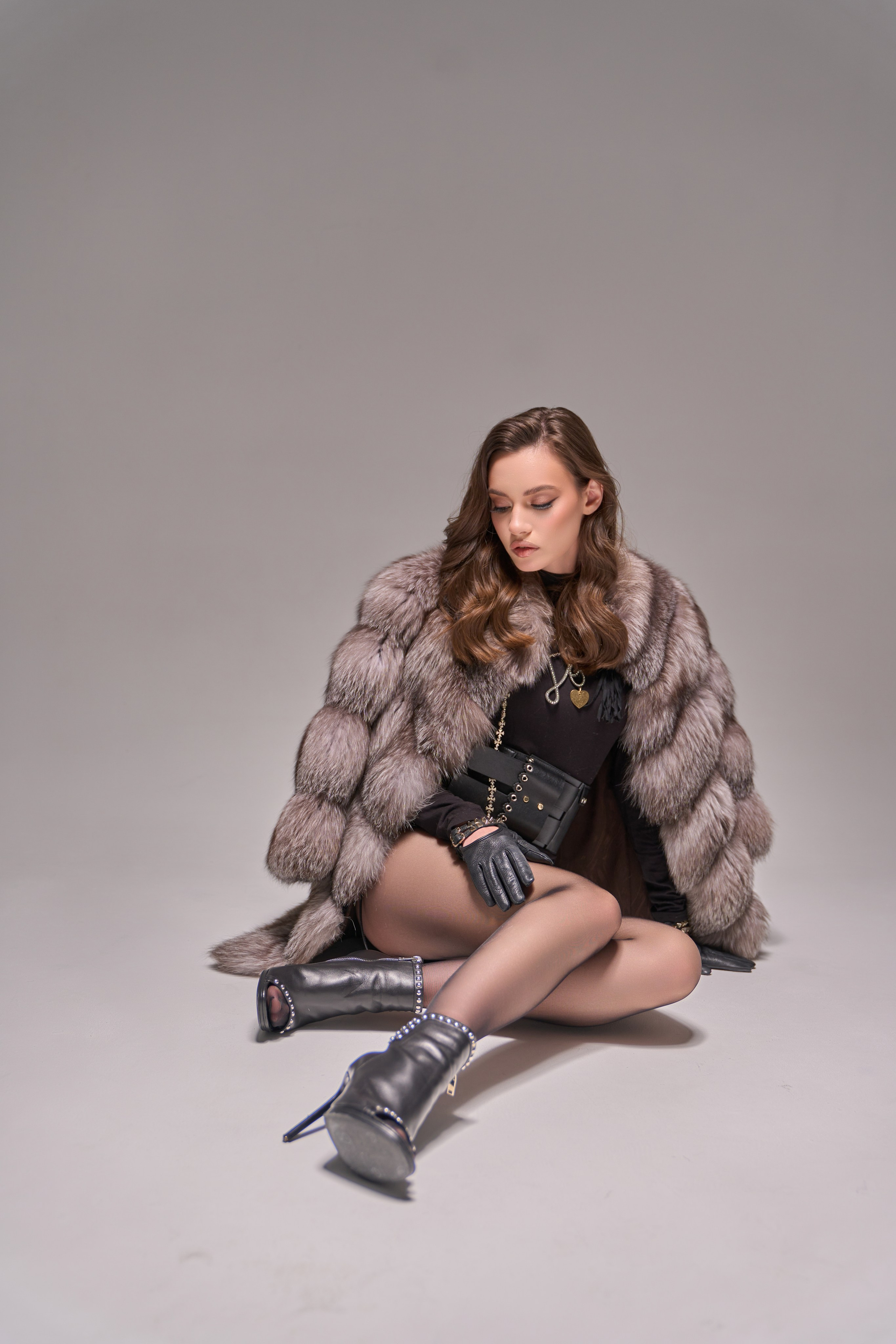 Коммерческий fashion фотограв в Москве и Санкт-Петербурге. Организовываю индивидуальные съемки и съемки для брендов