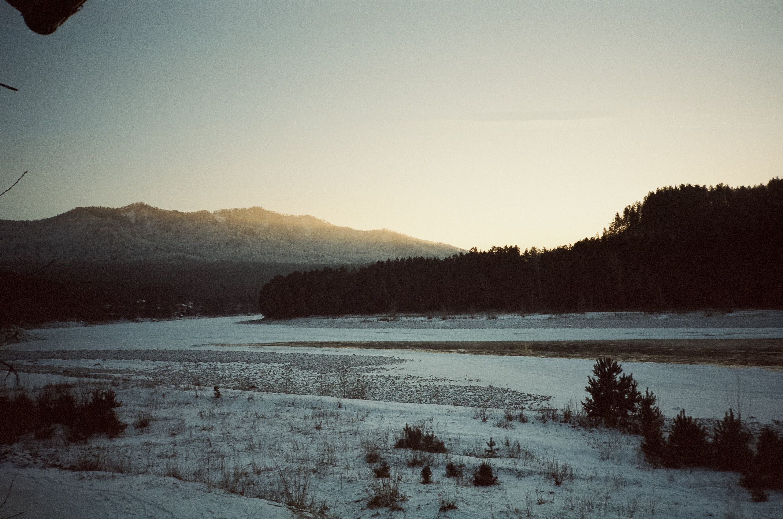 Дорога вдоль горной реки Куюм и локации Чемальского тракта. Фотограф-документалист Мария Осокина
