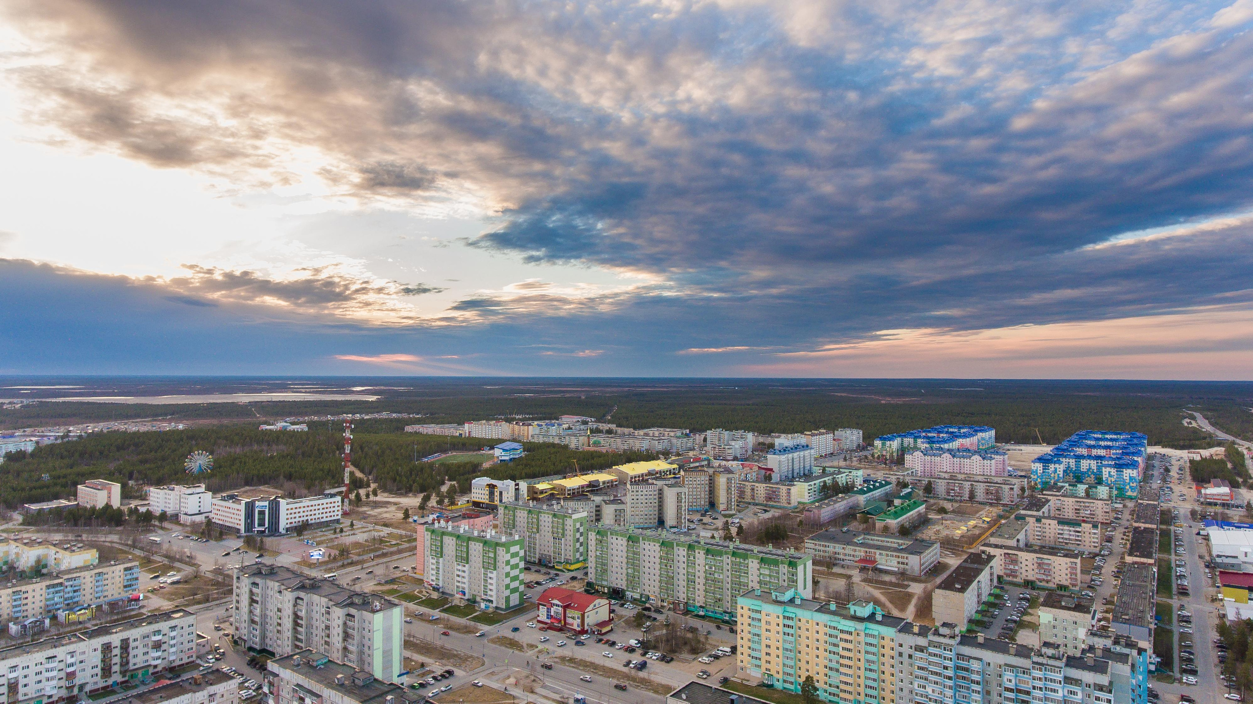 Фотограф Денис Ядрихинский в Ноябрьске школьные альбомы