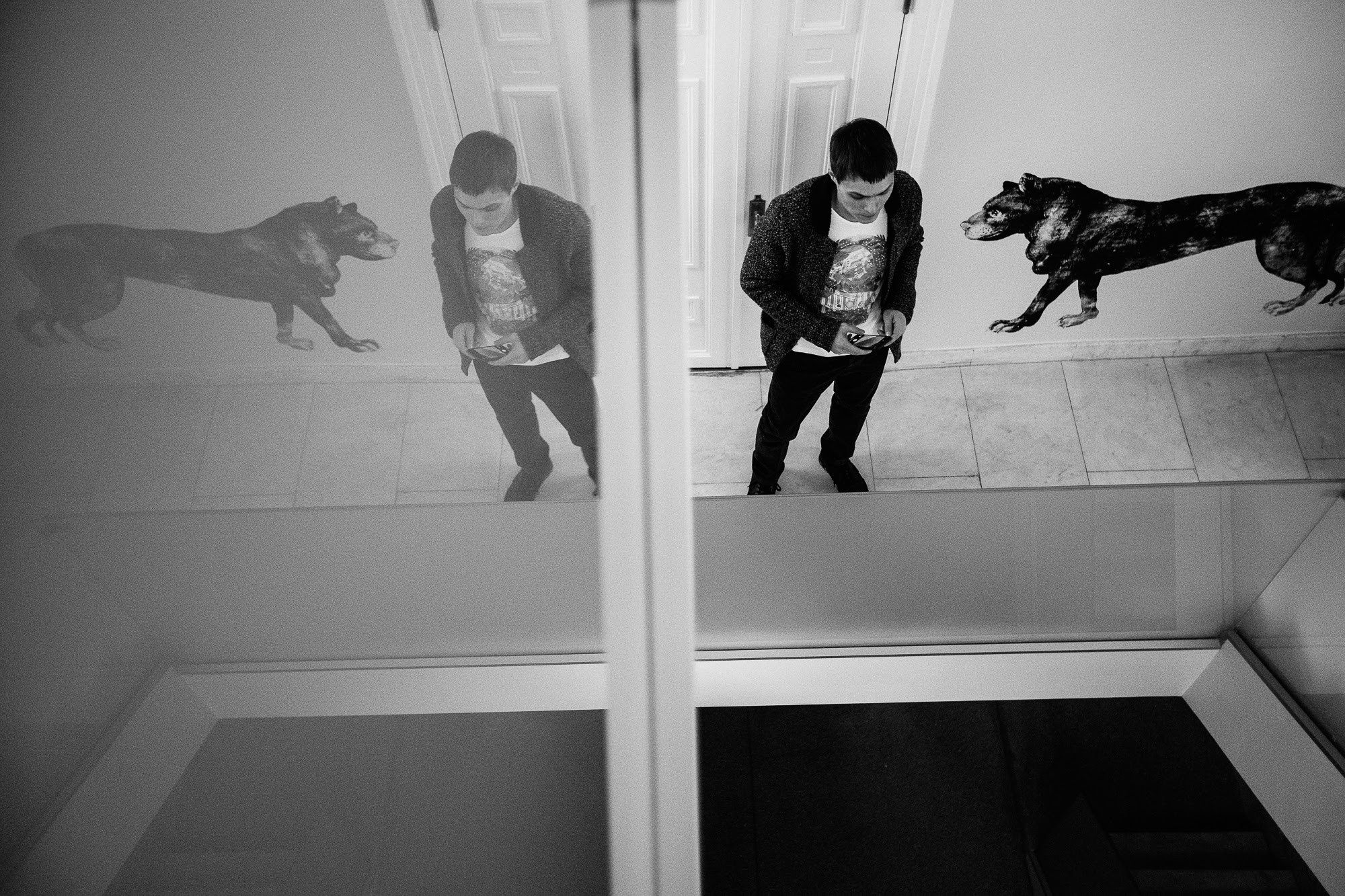 Москва. Вечер. Красные стены. Свадебный и семейный фотограф в Екатеринбурге Илья Рихтер