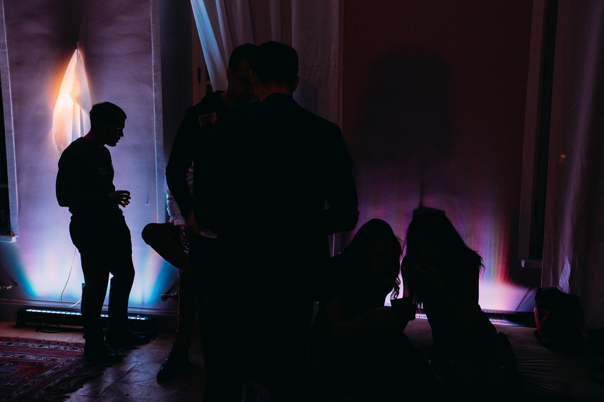 Москва. Вечер. Красные стены. Свадебный и семейный фотограф в Екатеринбурге Илья Рихтер