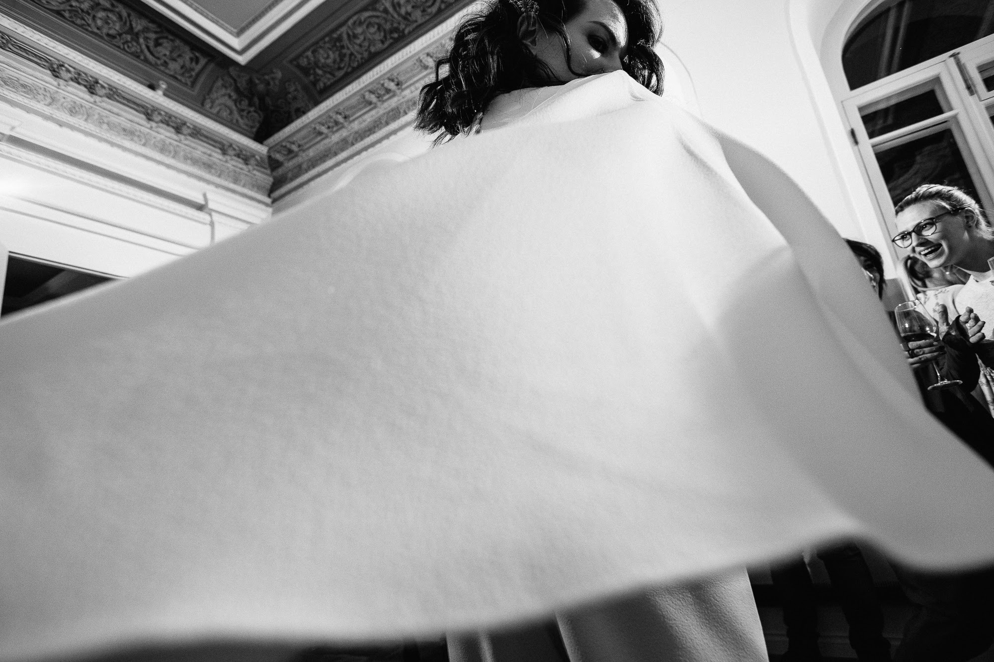 Москва. Вечер. Красные стены. Свадебный и семейный фотограф в Екатеринбурге Илья Рихтер