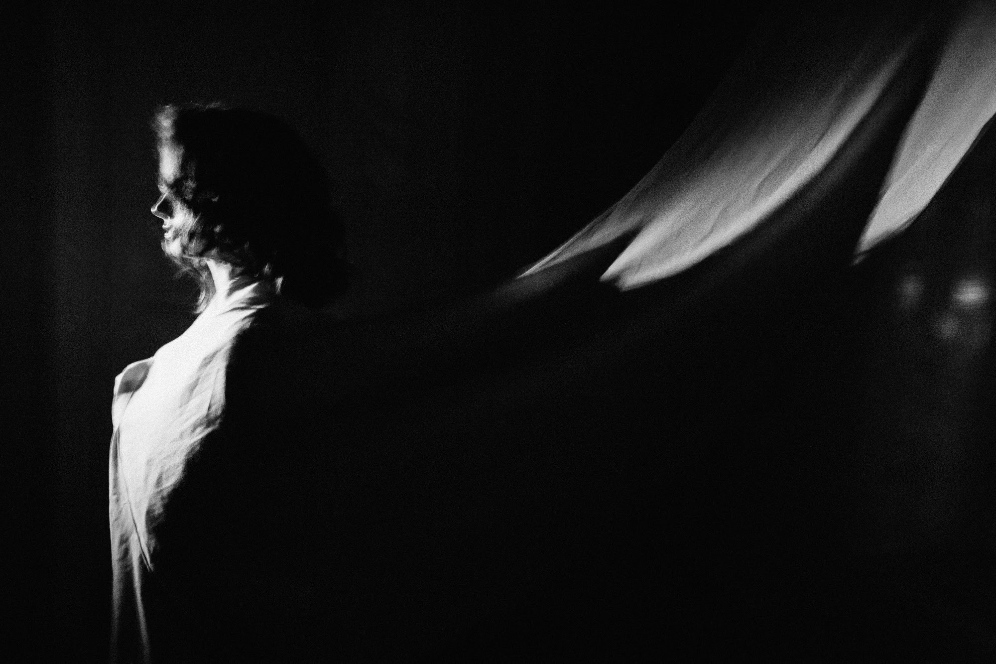 Москва. Вечер. Красные стены. Свадебный и семейный фотограф в Екатеринбурге Илья Рихтер