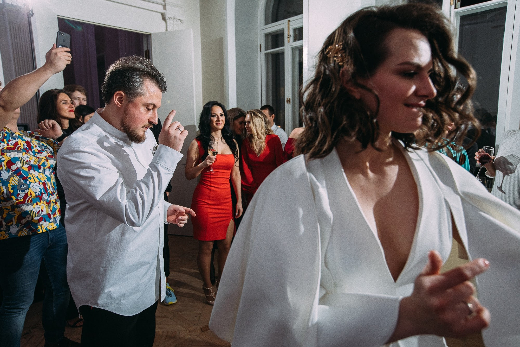 Москва. Вечер. Красные стены. Свадебный и семейный фотограф в Екатеринбурге Илья Рихтер