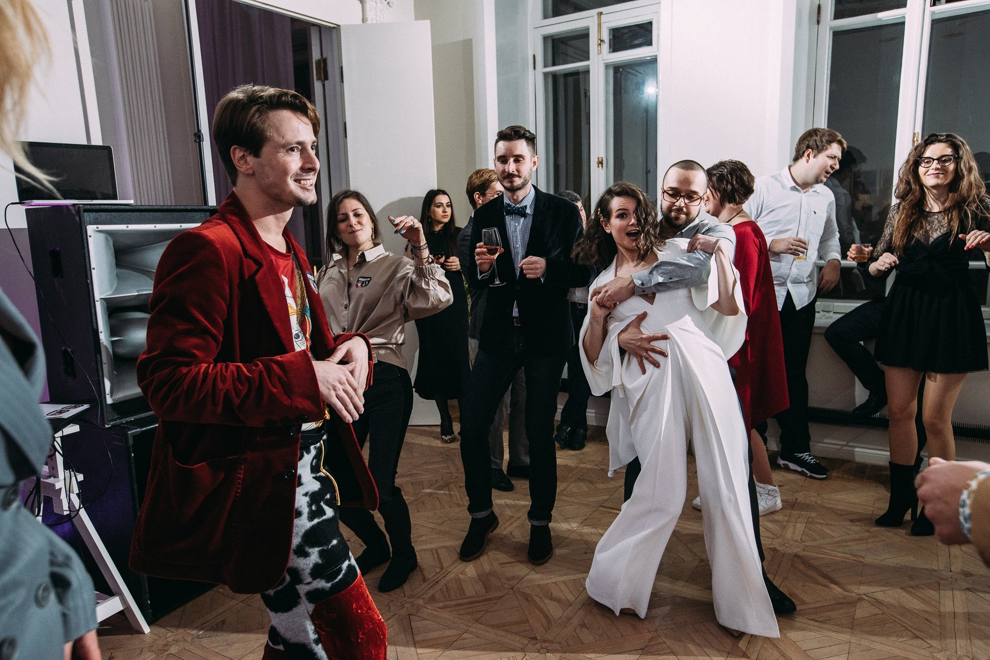 Москва. Вечер. Красные стены. Свадебный и семейный фотограф в Екатеринбурге Илья Рихтер