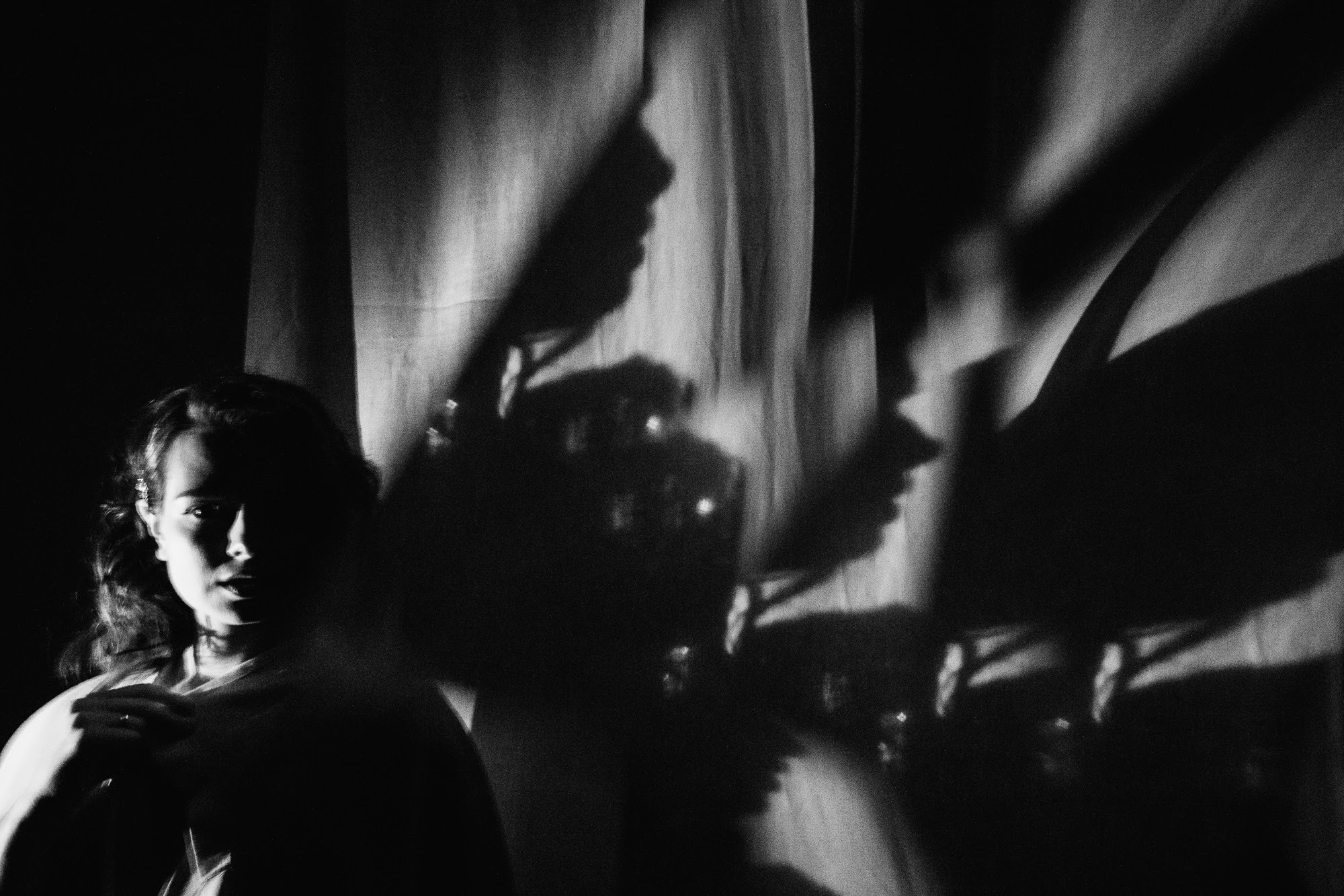 Москва. Вечер. Красные стены. Свадебный и семейный фотограф в Екатеринбурге Илья Рихтер