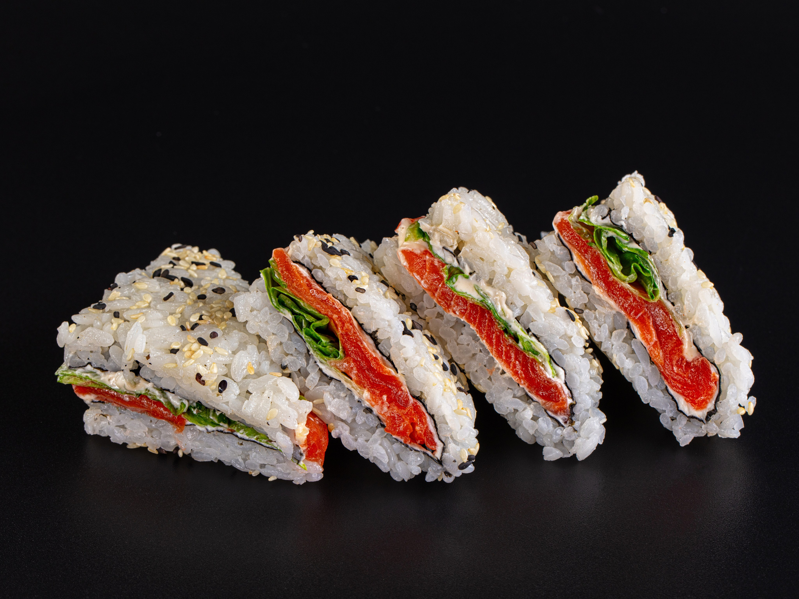 Фотосъемка суши и роллов. Заказ по тел.: +7 (906) 006-90-22. Фуд-фотограф Андрей Старостин — съемка еды в Москве. 9000 руб. в час