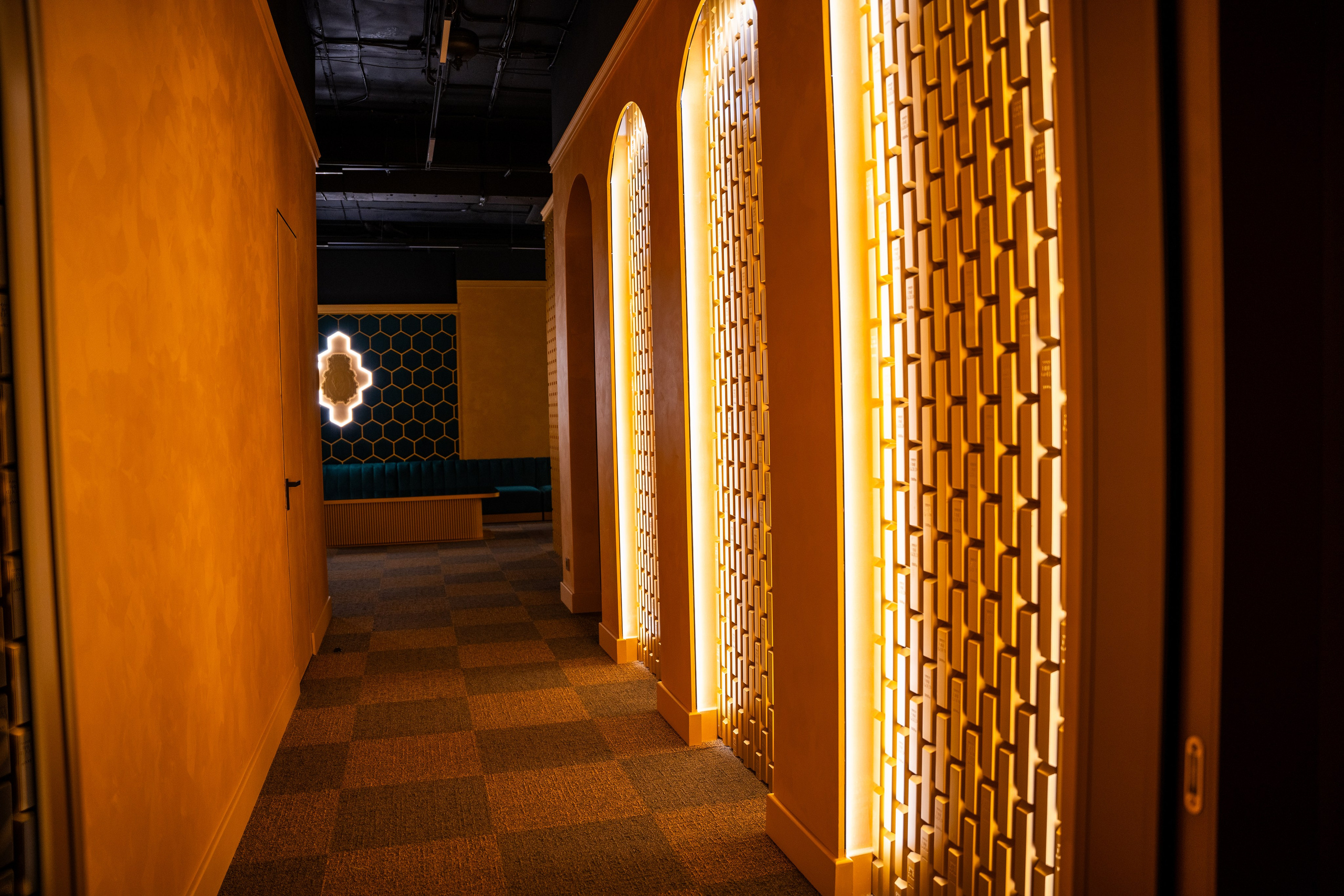 Фотосъемка интерьера стриптиз-клуба Hefner — элитный клуб Краснодара. Интерьерная фотосъемка клуба Hefner в Краснодаре — профессионально. Шедевры для Вас! Фотограф и Видеограф в Краснодаре Пахиев Руслан