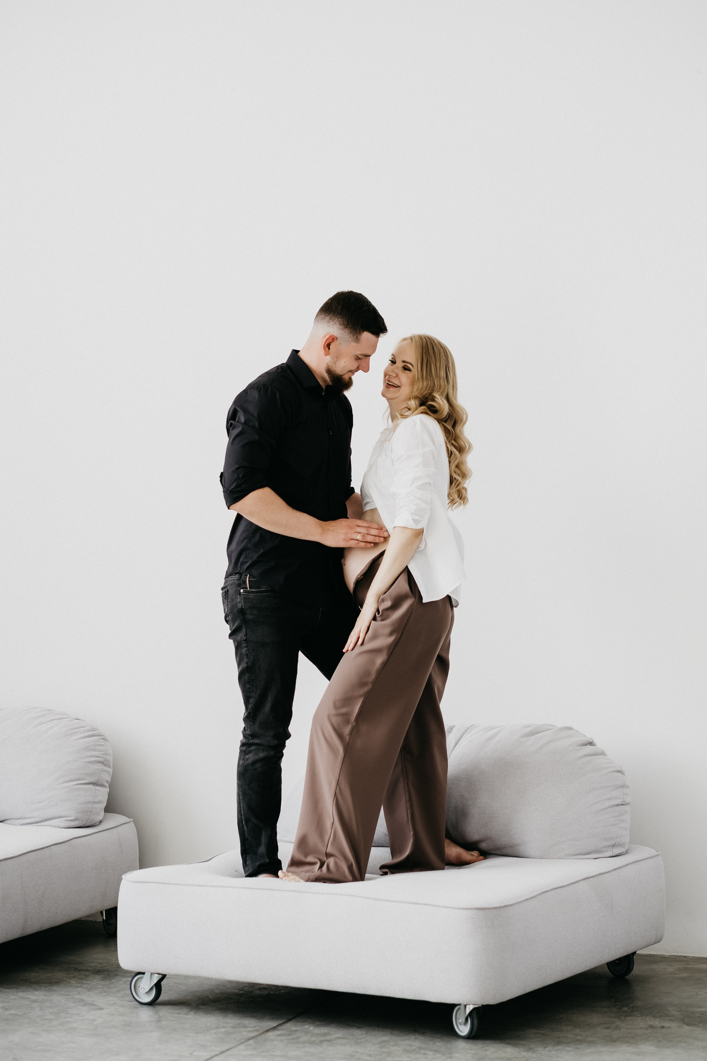 Съемка беременности в студии Волгограда. Свадебный и семейный фотограф в Волгограде Кристина Иванова