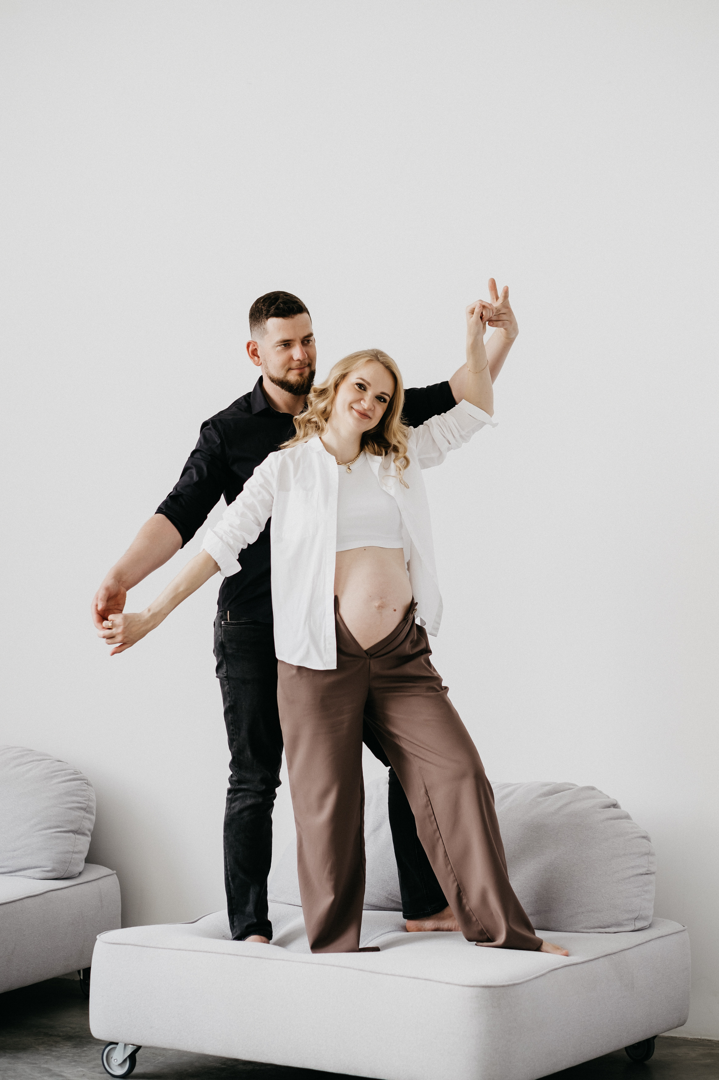 Съемка беременности в студии Волгограда. Свадебный и семейный фотограф в Волгограде Кристина Иванова