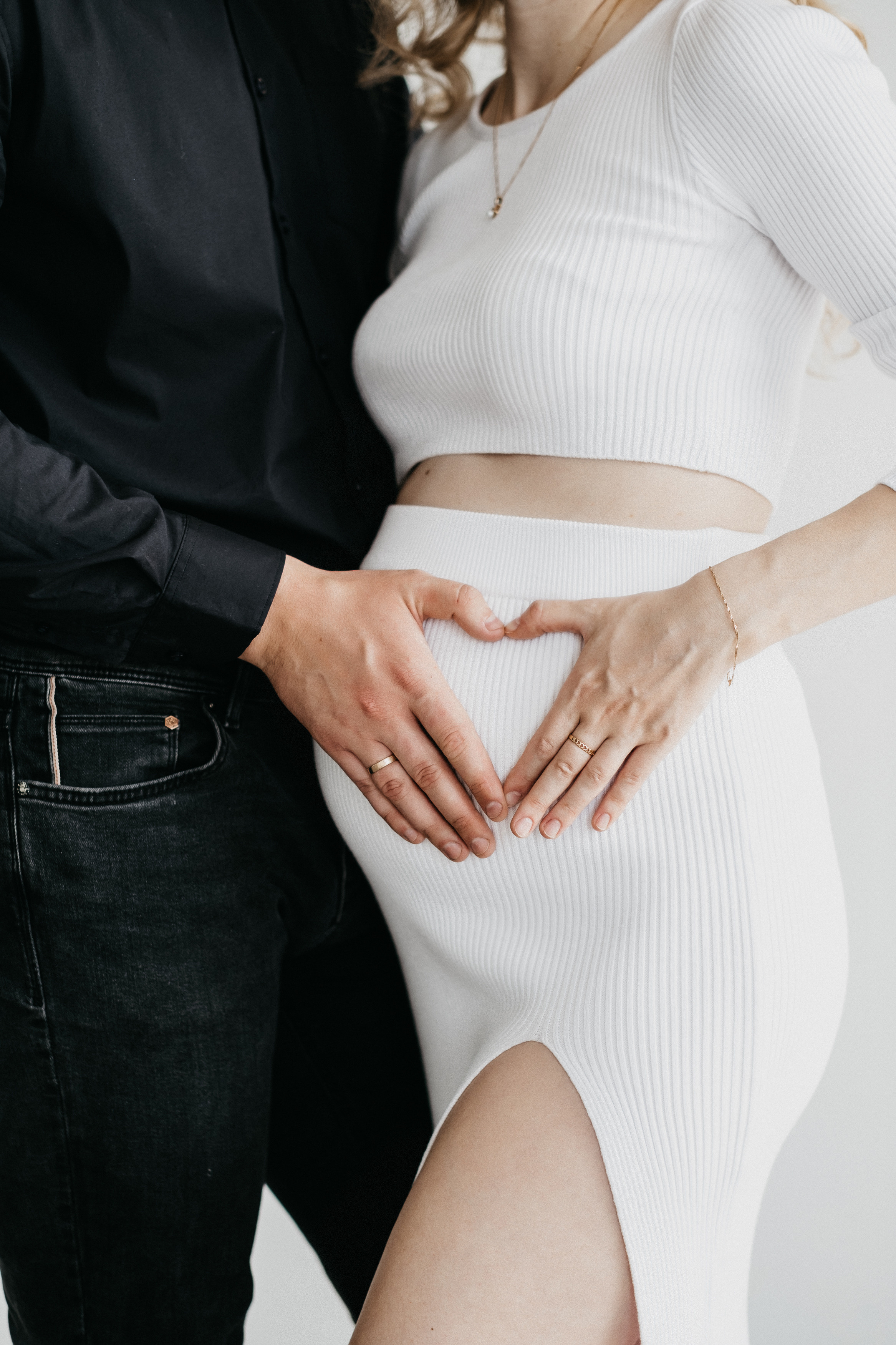 Съемка беременности в студии Волгограда. Свадебный и семейный фотограф в Волгограде Кристина Иванова