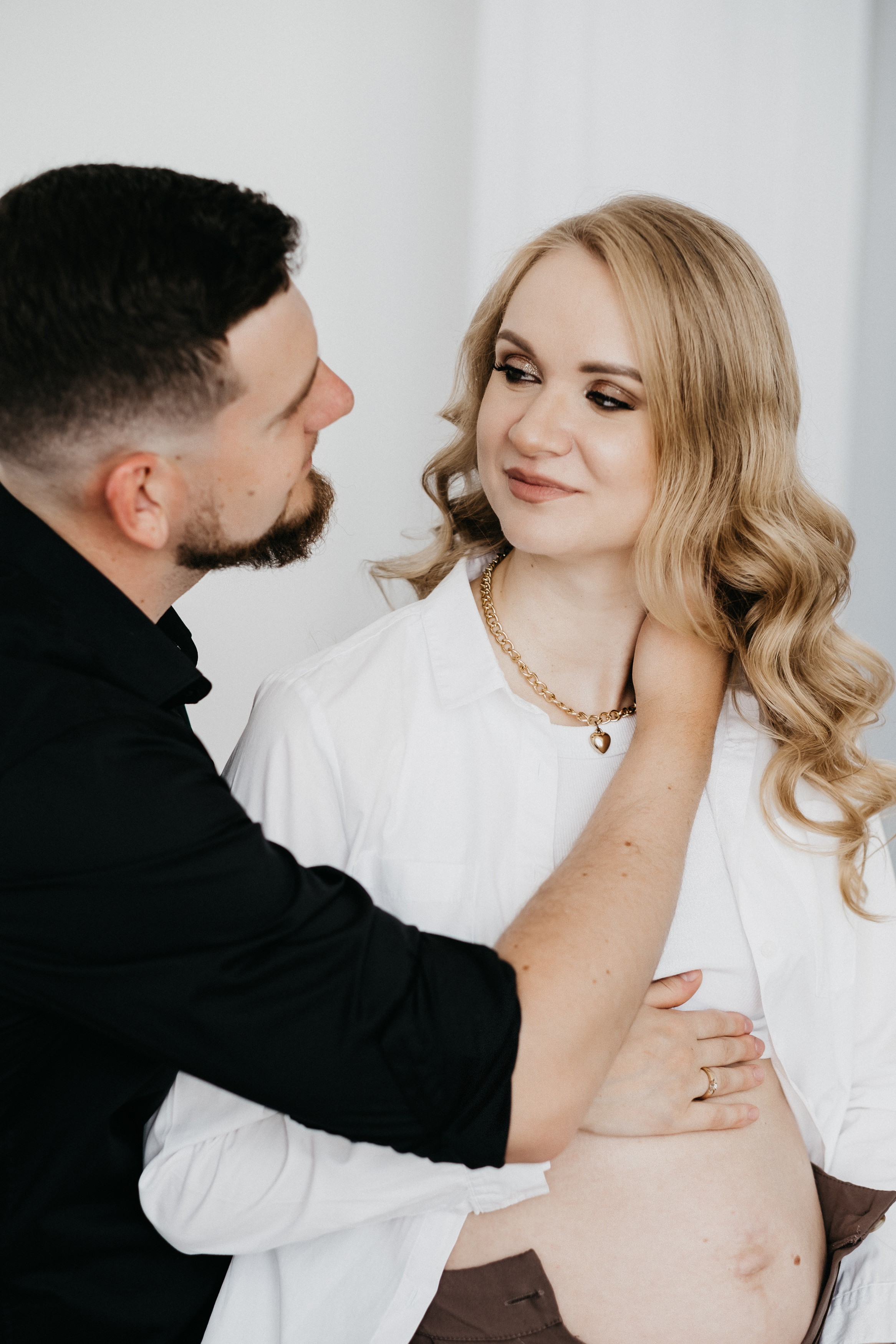 Съемка беременности в студии Волгограда. Свадебный и семейный фотограф в Волгограде Кристина Иванова